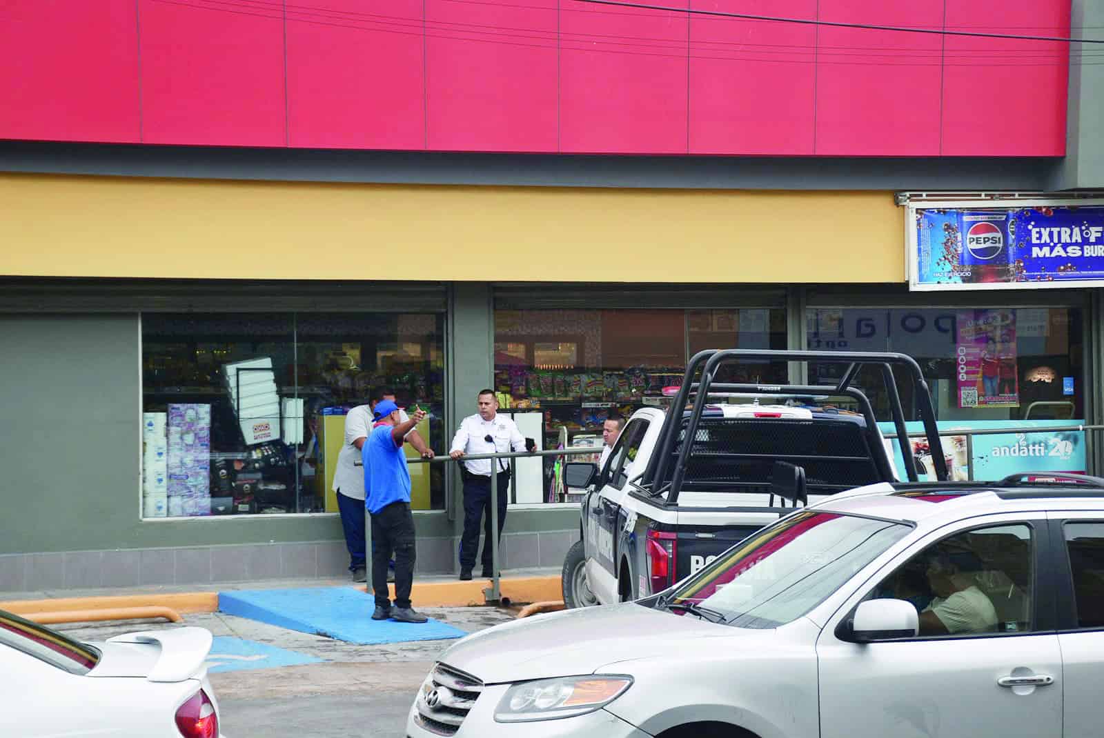 Asalta tienda y escapa en taxi