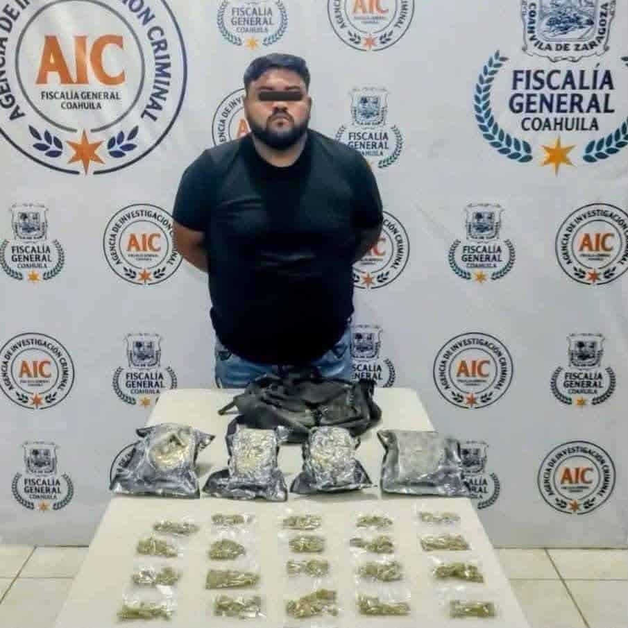 Cae "El Gordo" con droga aseguran moto y efectivo