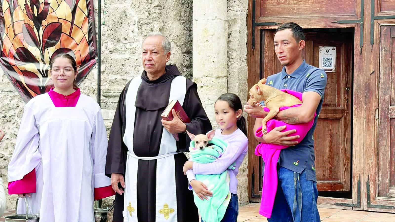 San Francisco de As&iacute;s celebra el D&iacute;a Mundial de los Animales con bendici&oacute;n de mascotas