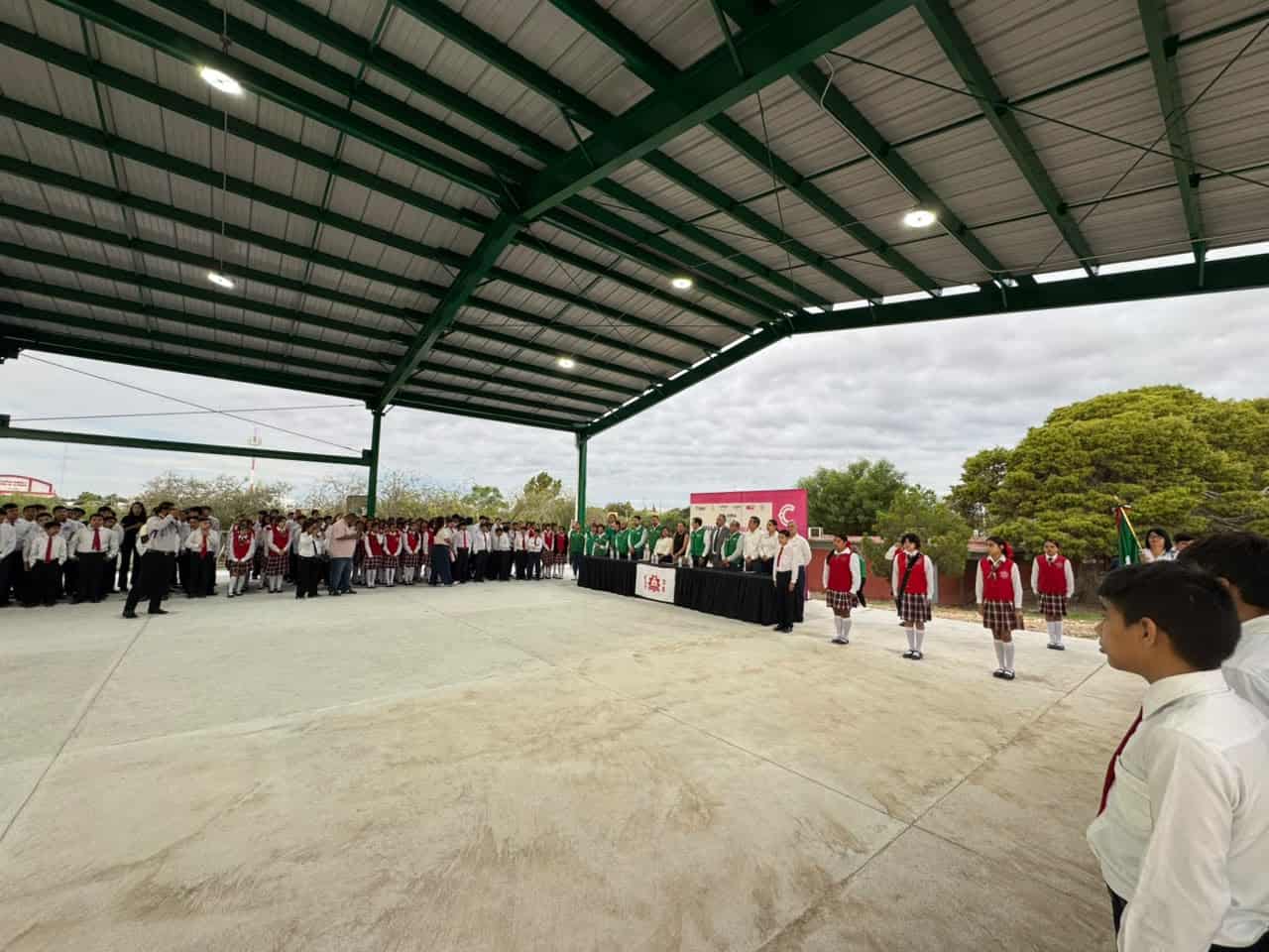 Entregan techumbre en Secundaria Técnica 38 de Piedras Negras Entregan techumbre en Secundaria Técnica 38 de Piedras Negras