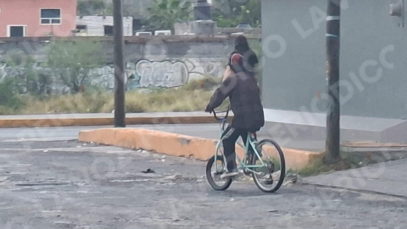 Alertan por sujeto cerca de Secundaria 2