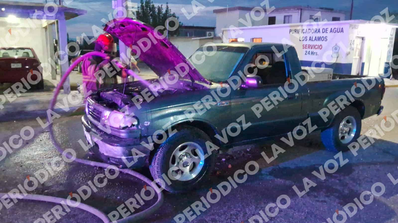 Incendio de camioneta Ford Ranger en Monclova genera alarma
