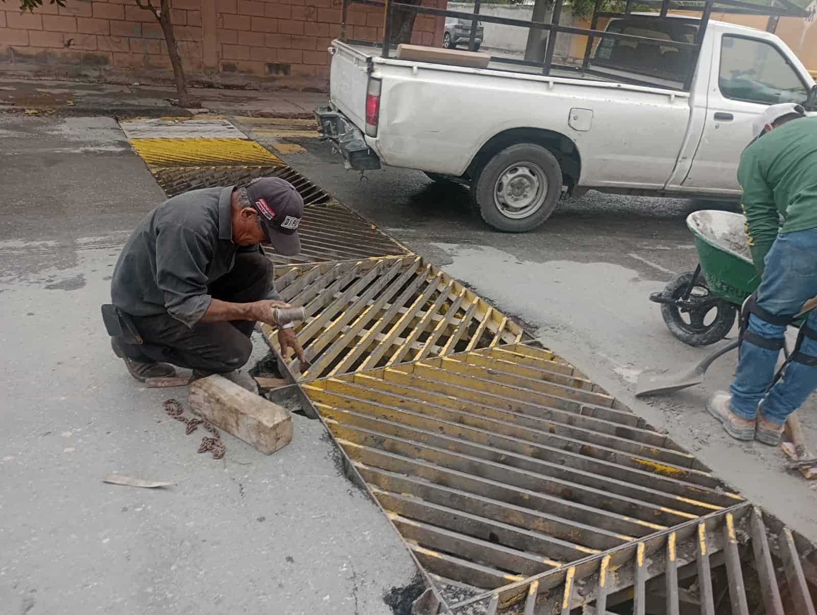Obras Públicas repara drenaje pluvial en Monclova: seguridad vial