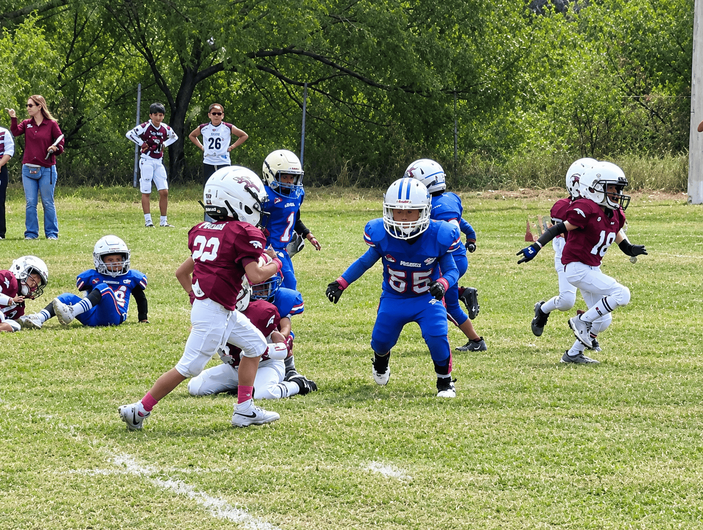 Potros de Monclova arrasan con Cougars en football americano infantil
