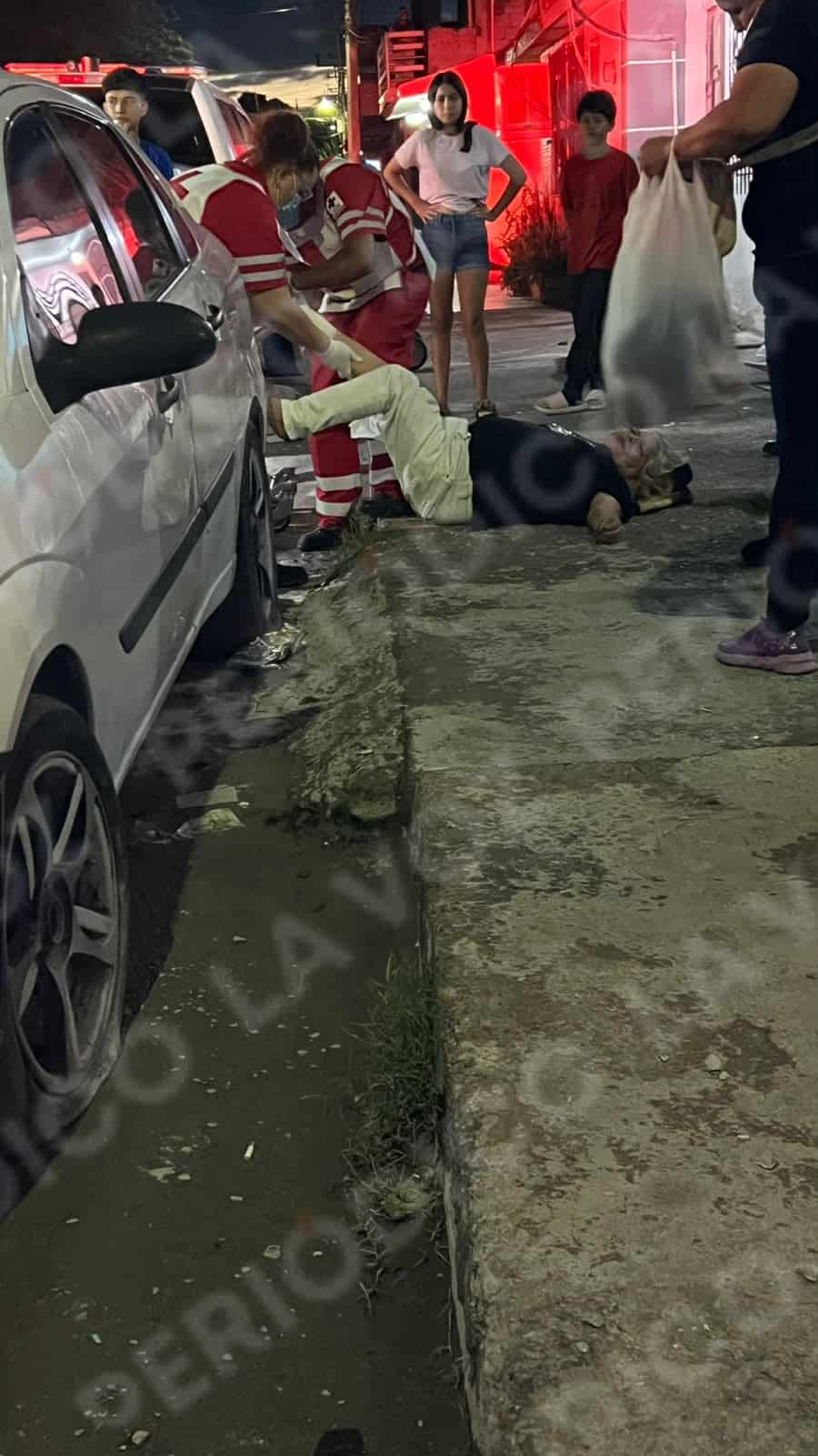 Mujer cae y termina hospitalizada