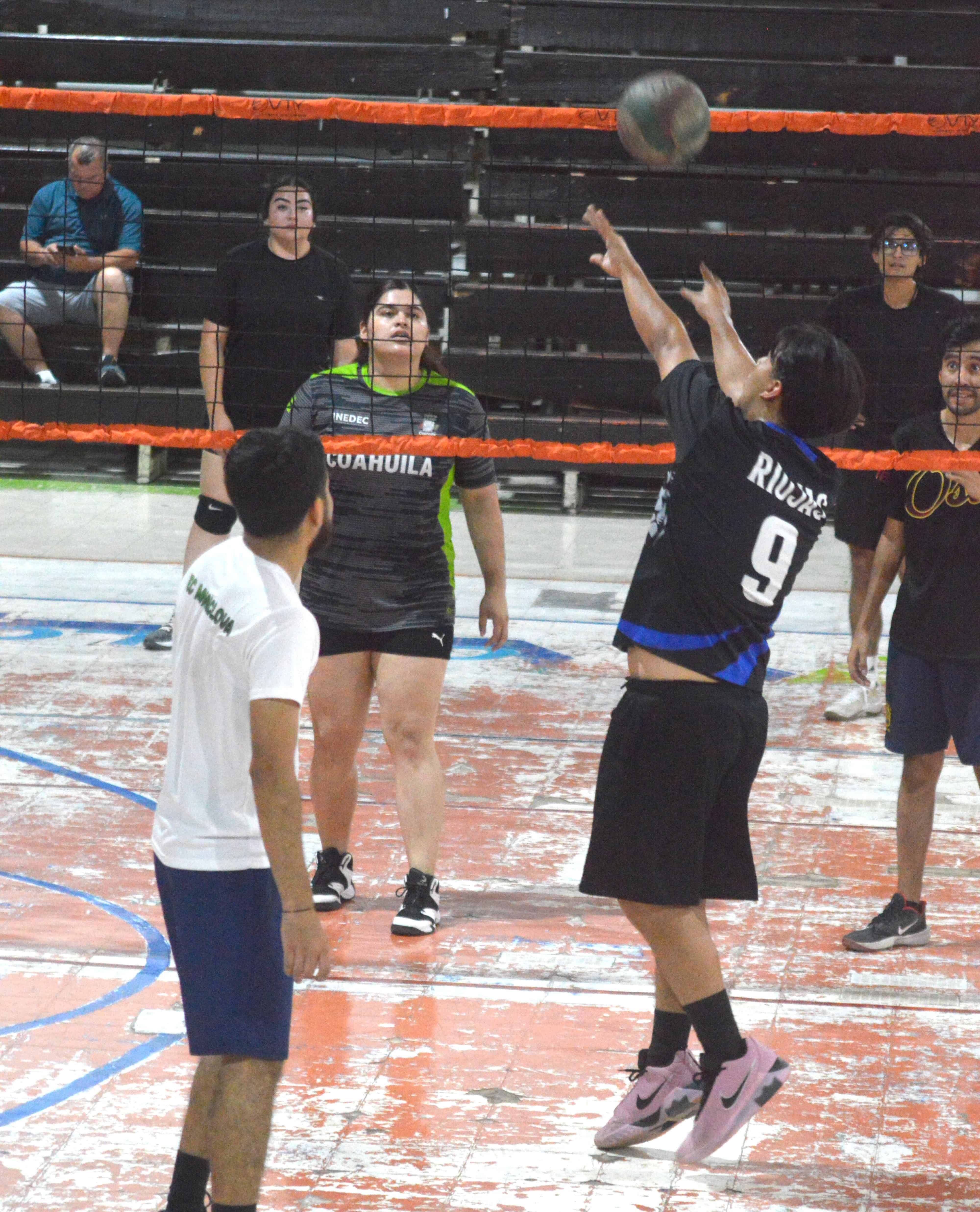 Shadows da la vuelta y vence a Raptors en la Liga de Voleibol
