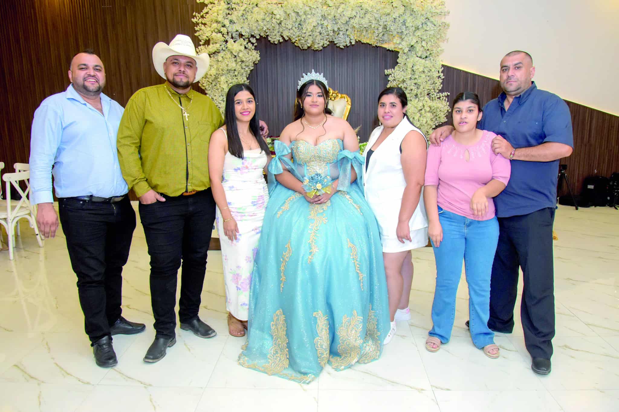 Emotiva ceremonia religiosa marca los XV a&ntilde;os de Fernanda Danna&eacute; Rivera