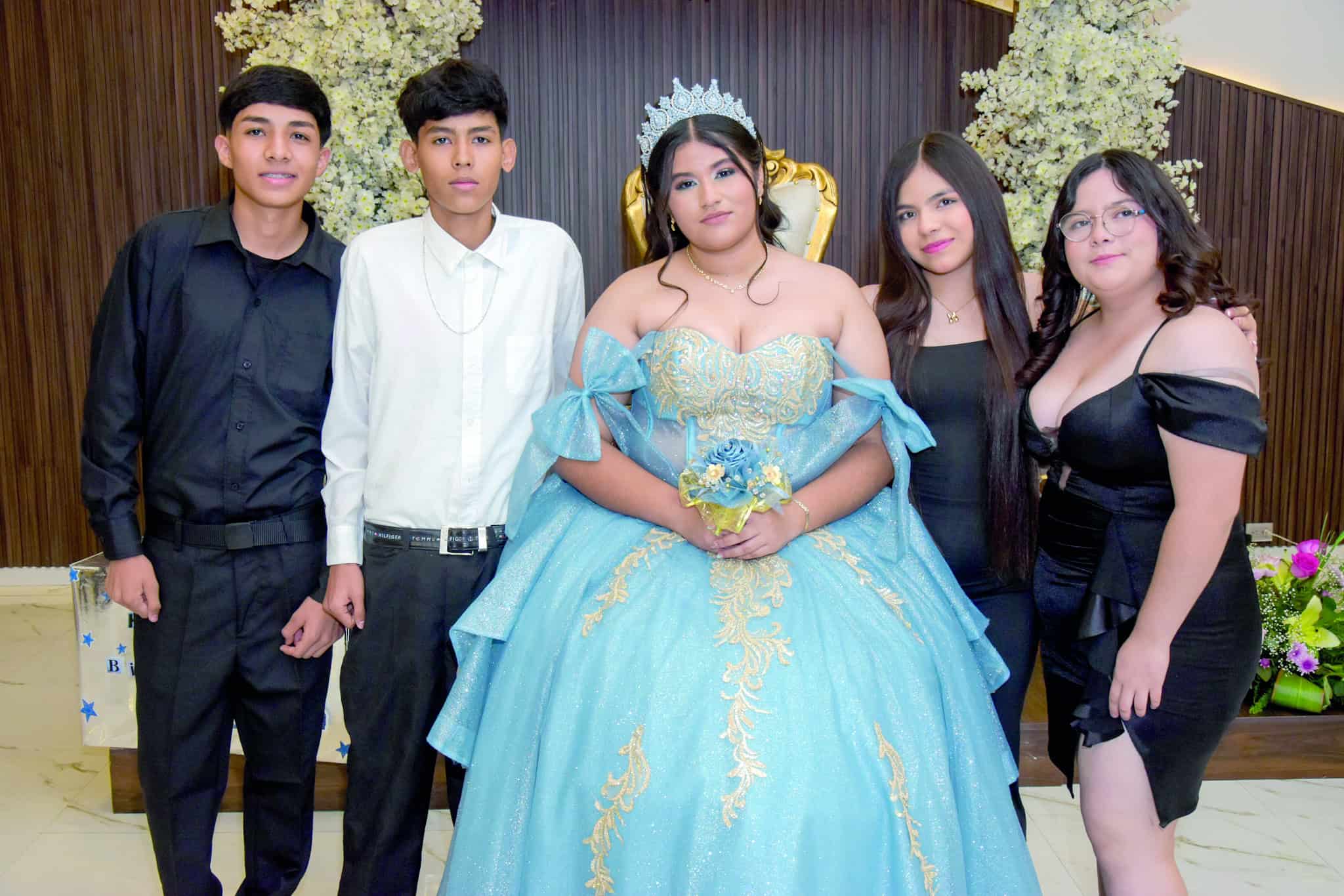 Emotiva ceremonia religiosa marca los XV a&ntilde;os de Fernanda Danna&eacute; Rivera
