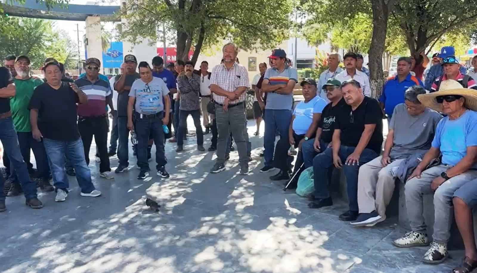 Exobreros de AHMSA mantienen movilizaci&oacute;n a la CDMX a pesar del agotamiento