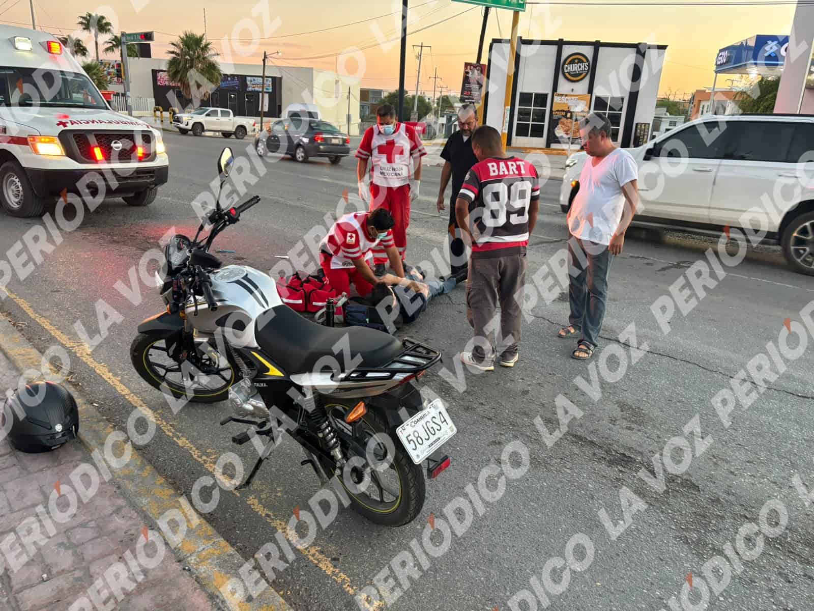 Motociclista es hospitalizado tras accidente en Monclova