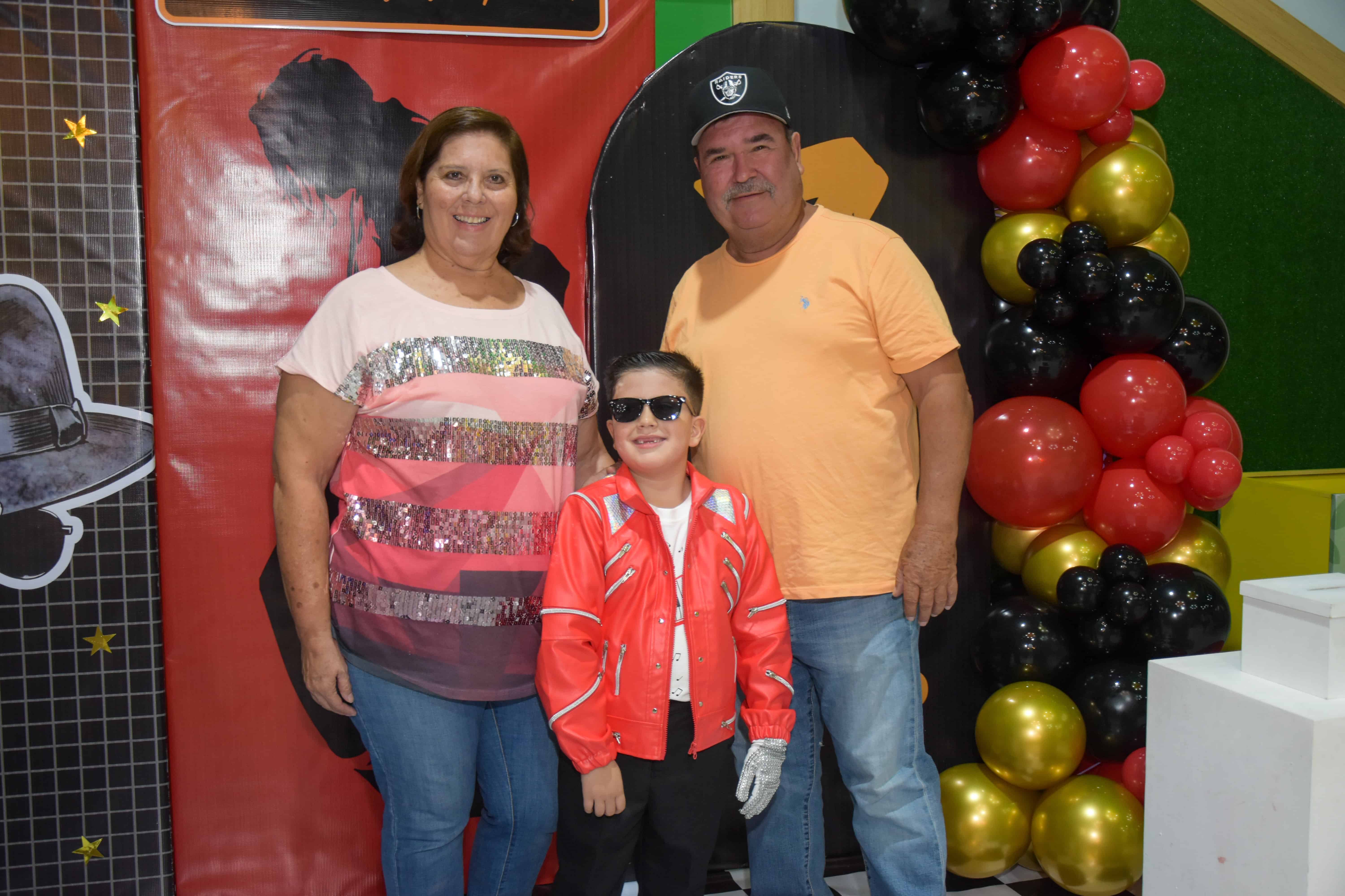 Juan Daniel Reyes celebra su s&eacute;ptimo cumplea&ntilde;os con familiares y amigos