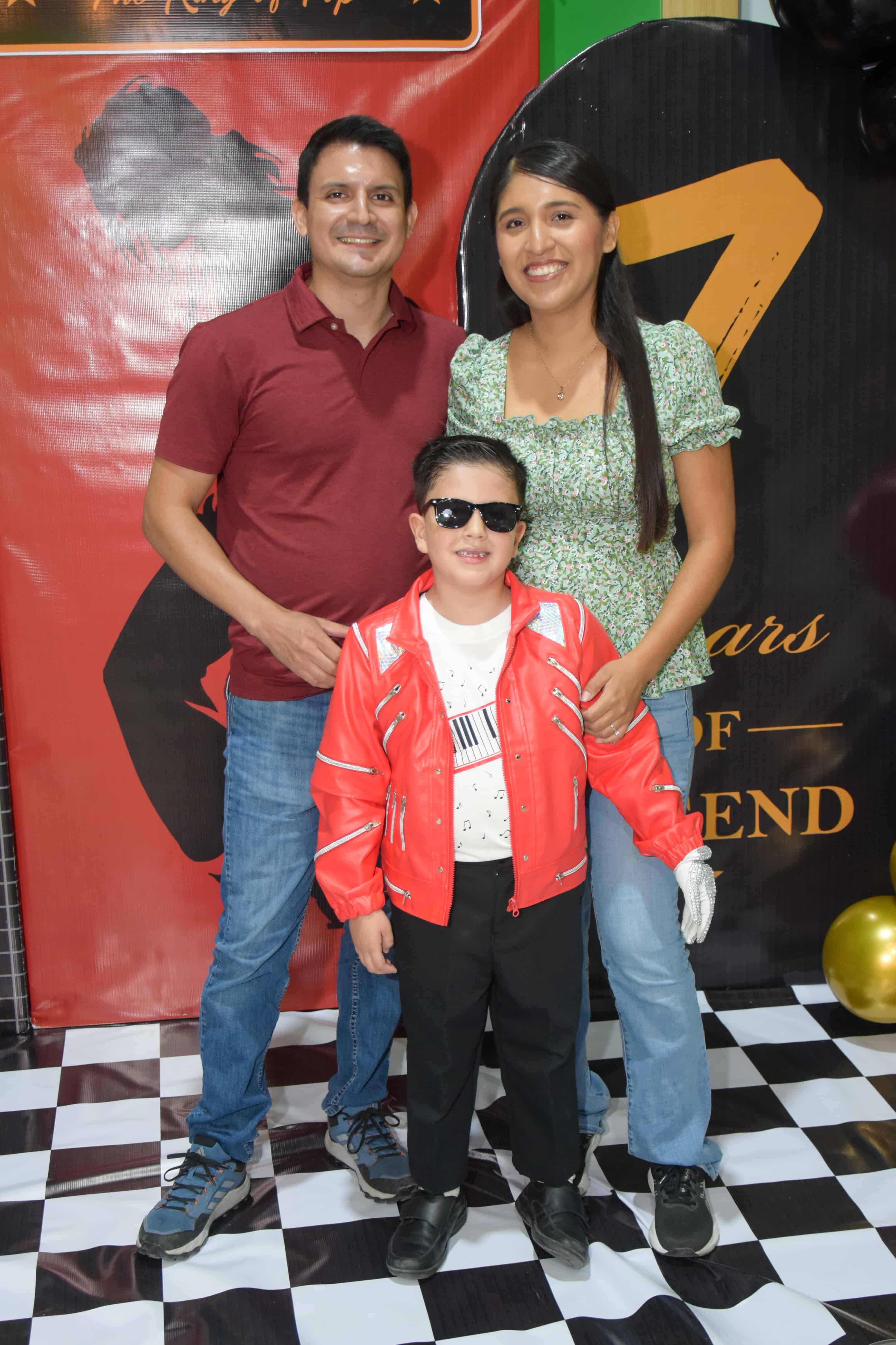 Juan Daniel Reyes celebra su s&eacute;ptimo cumplea&ntilde;os con familiares y amigos