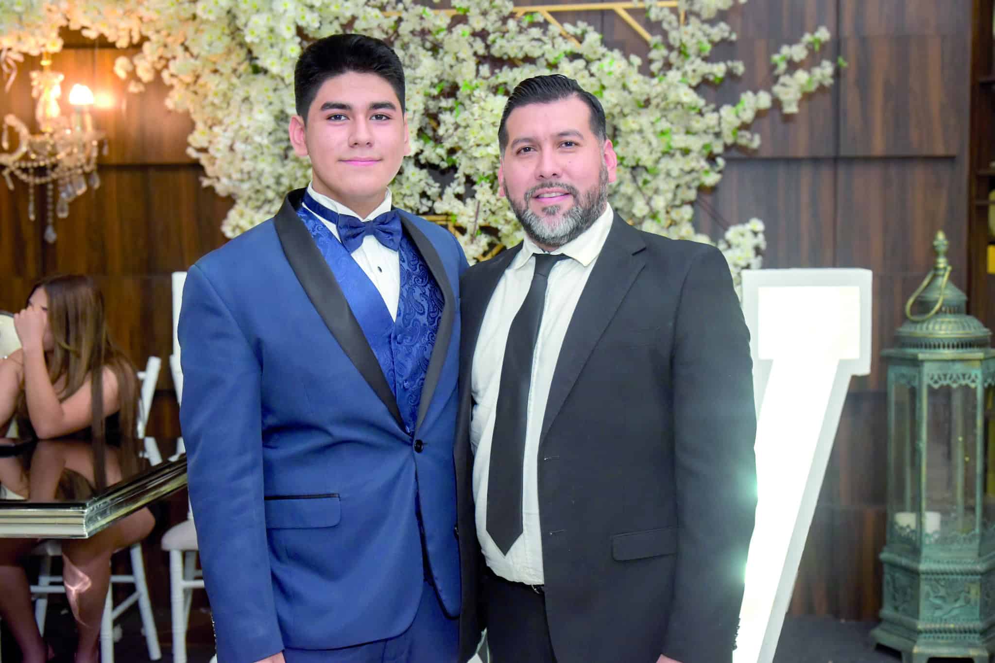 Rub&eacute;n Valdez celebra sus XV a&ntilde;os rodeado de familia en Monclova