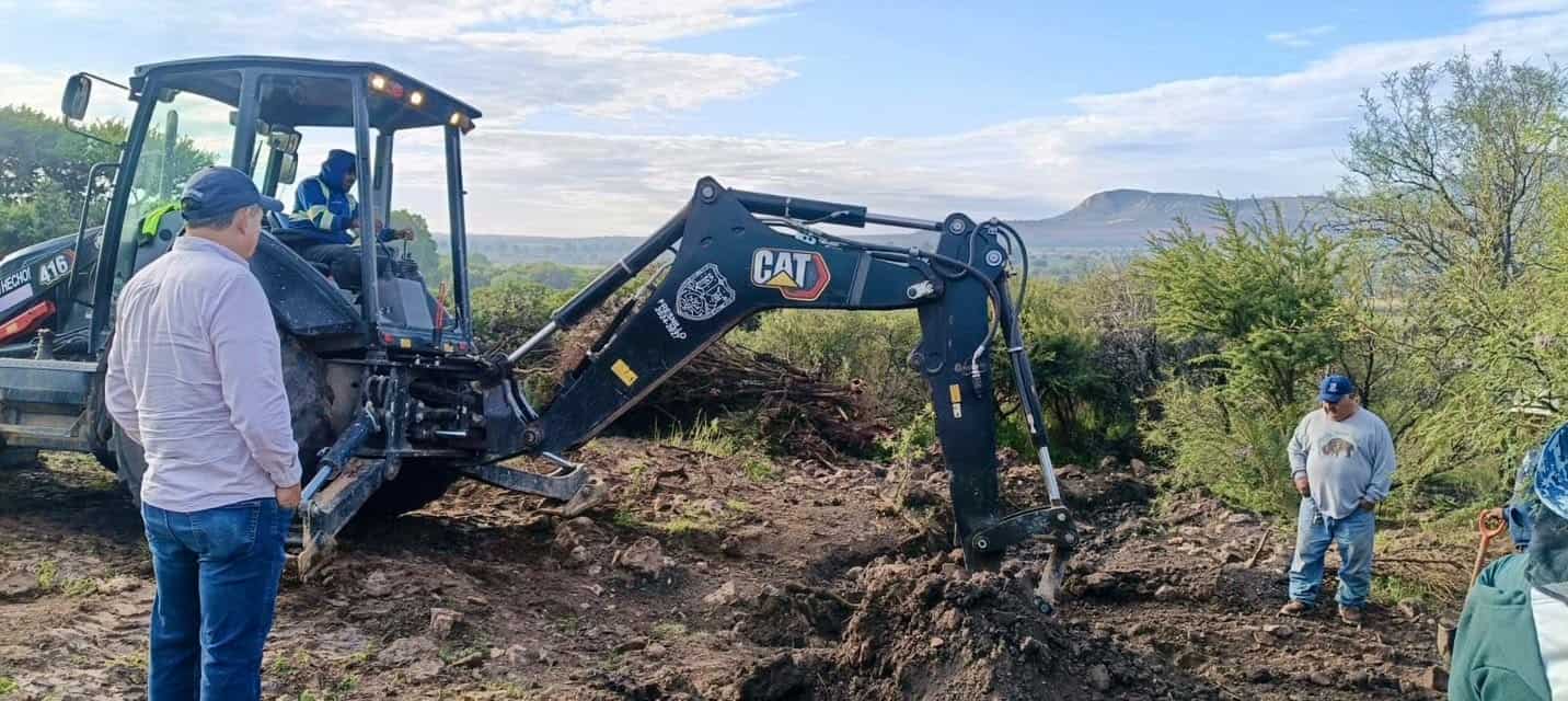 Frontera: Sara Pérez Cantú mejora abasto de agua y caminos rurales