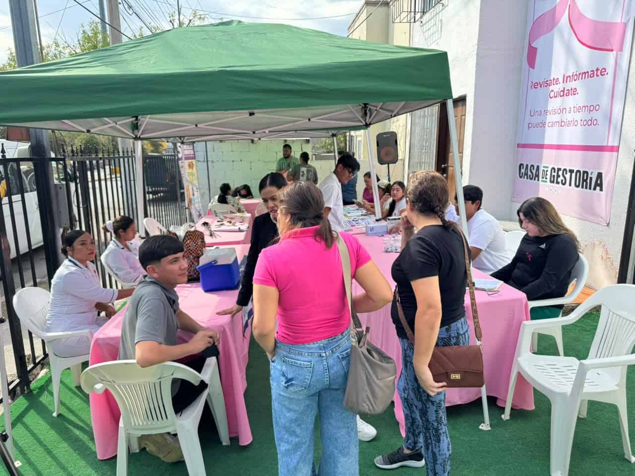 Ofrece Memo Ruiz detecciones gratuitas de cáncer de mama Ofrece Memo Ruiz detecciones gratuitas de cáncer de mama