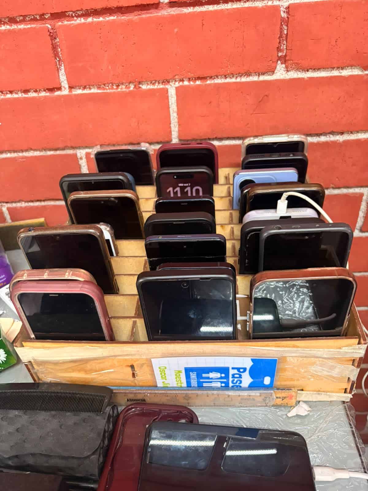 Cecytec Sur en Monclova prohíbe uso de celulares a estudiantes
