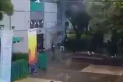 Pánico en el Colegio de Bachilleres 6: encapuchados irrumpen y lanzan cohetones Pánico en el Colegio de Bachilleres 6: encapuchados irrumpen y lanzan cohetones