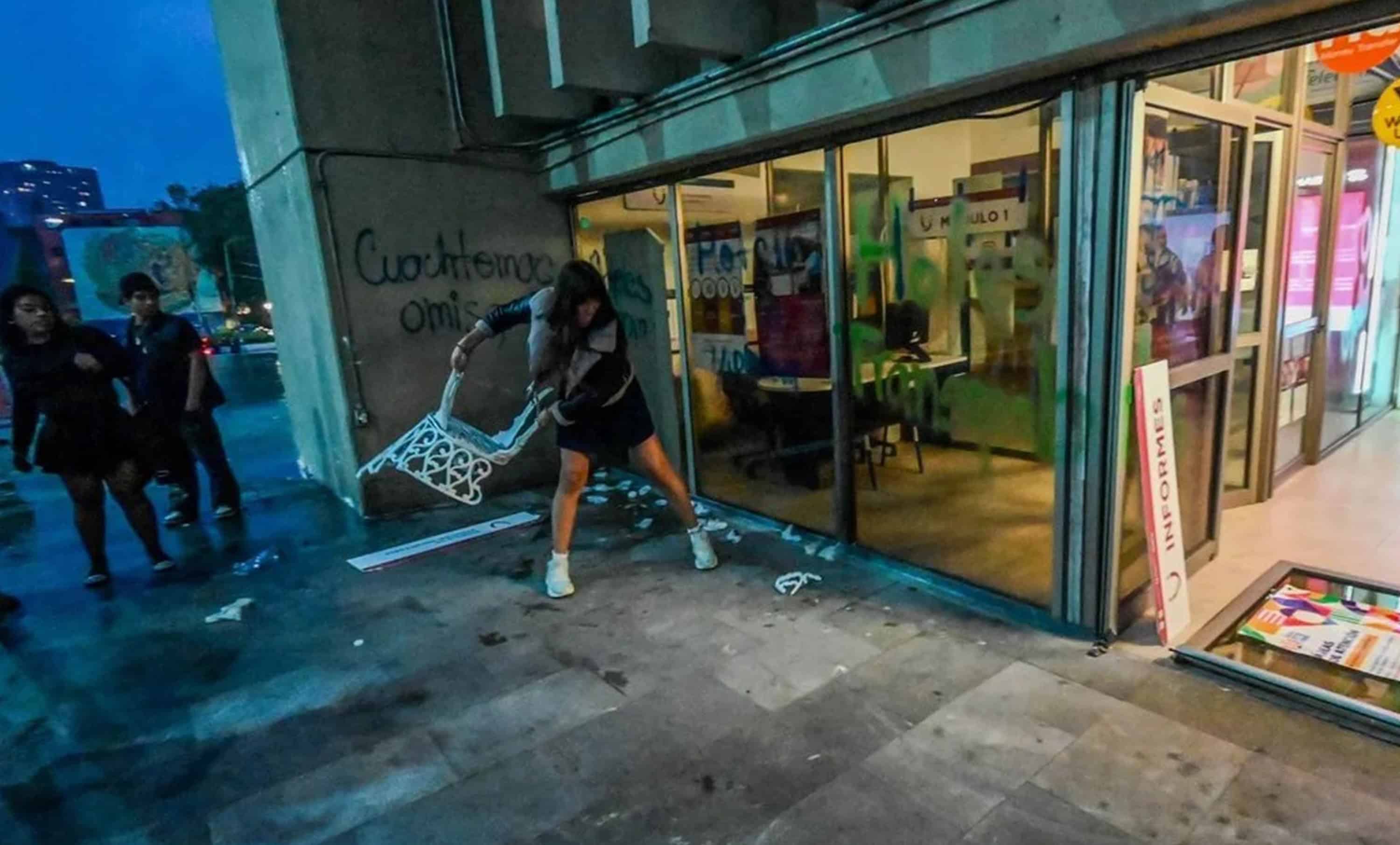 Protesta de mujeres trans en Cuauht&eacute;moc termina en enfrentamiento y deja al menos 10 lesionados