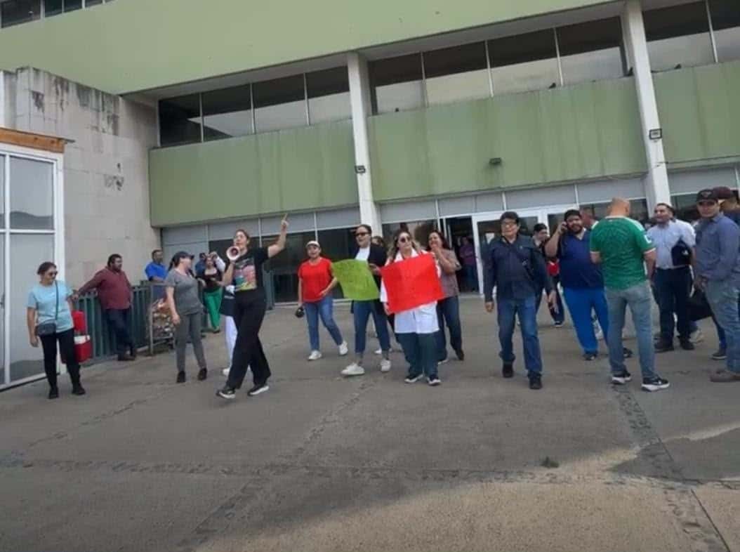 Trabajadores del IMSS marchan en Nueva Rosita por salarios dignos Trabajadores del IMSS marchan en Nueva Rosita por salarios dignos