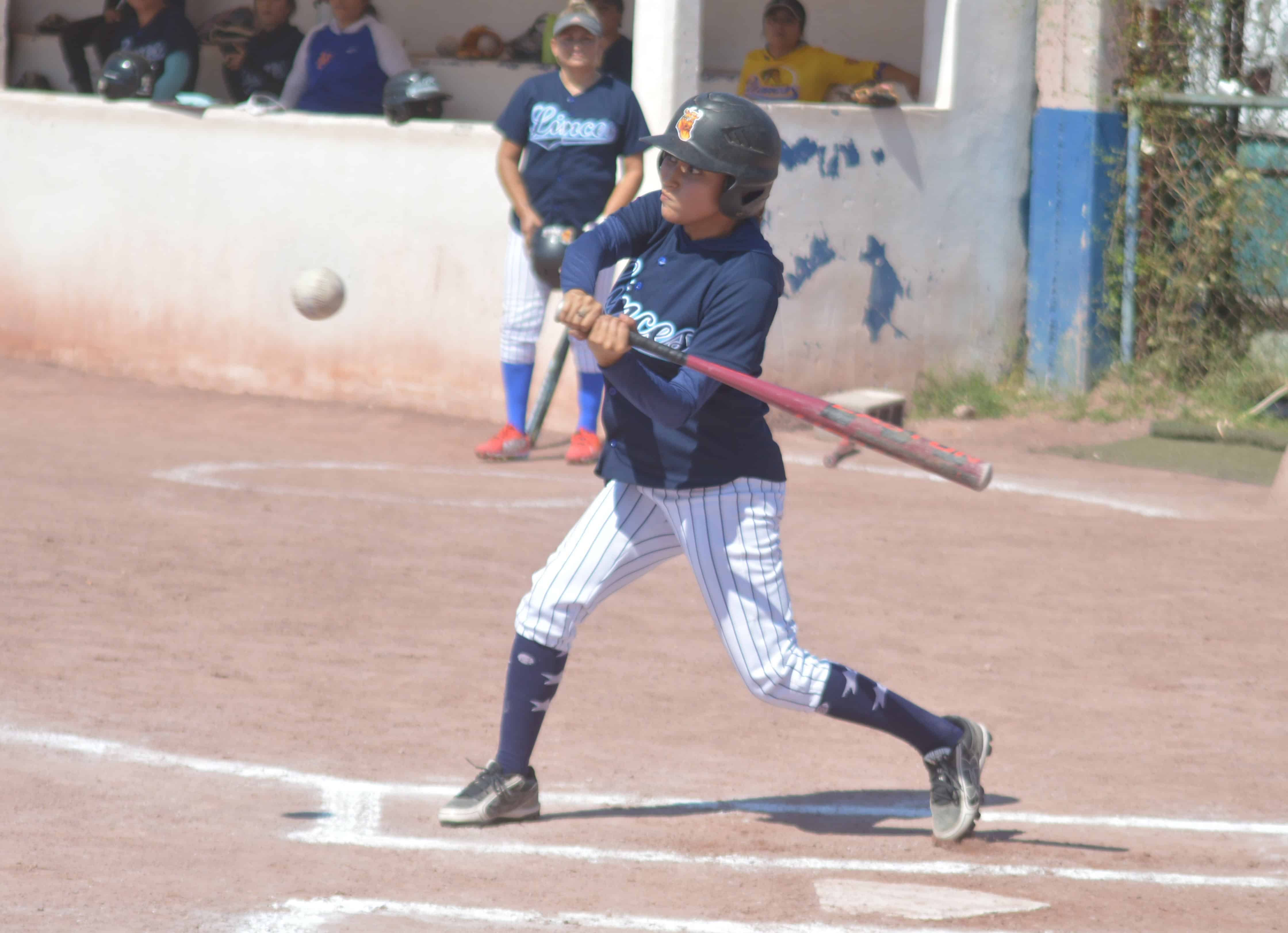 Linces arrasan con Felinas: 20-10 en la Liga de Softbol Femenil Linces arrasan con Felinas: 20-10 en la Liga de Softbol Femenil