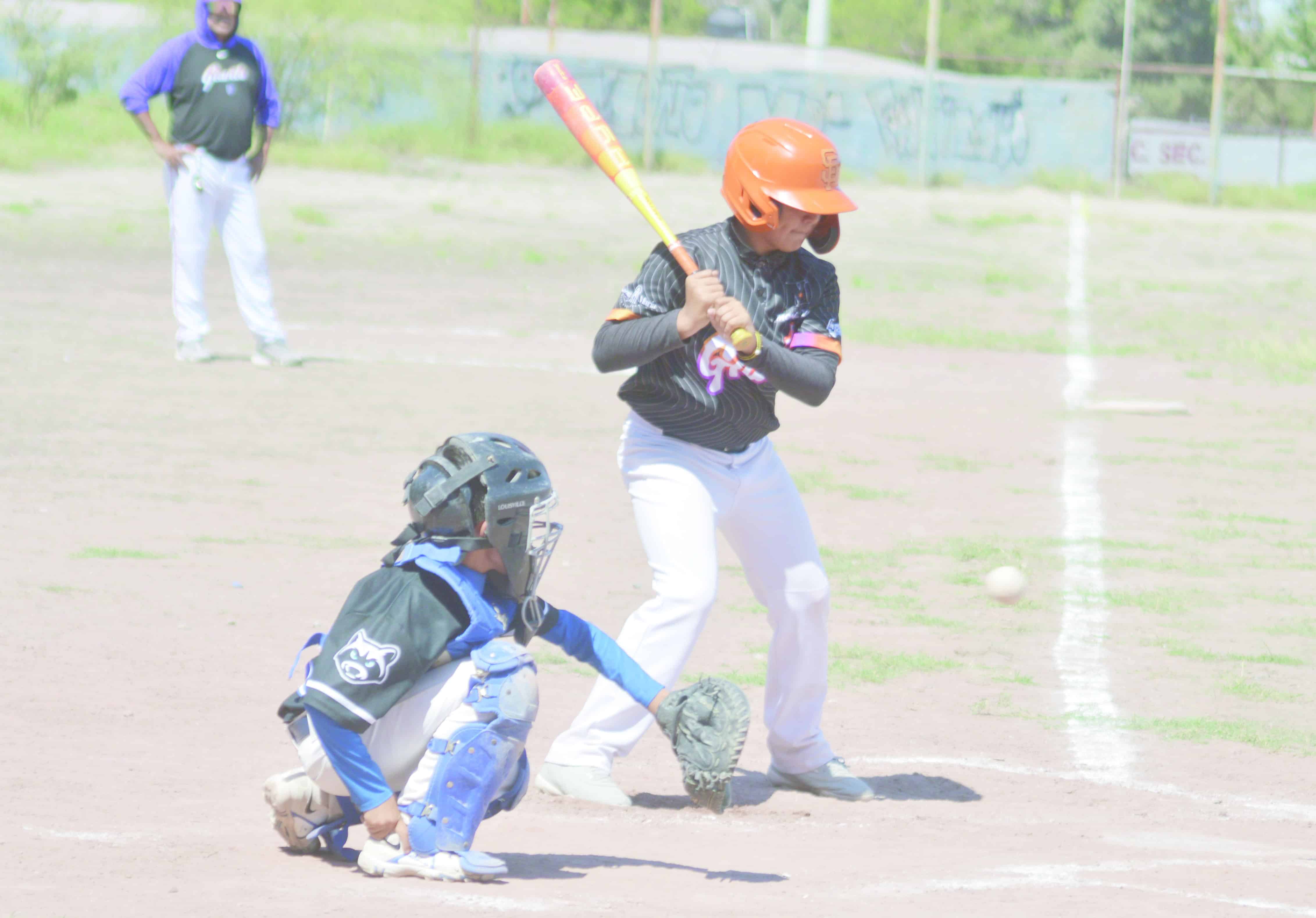 Gigantes Monclova se corona campeón tras vencer a Mapaches en Saltillo Gigantes Monclova se corona campeón tras vencer a Mapaches en Saltillo