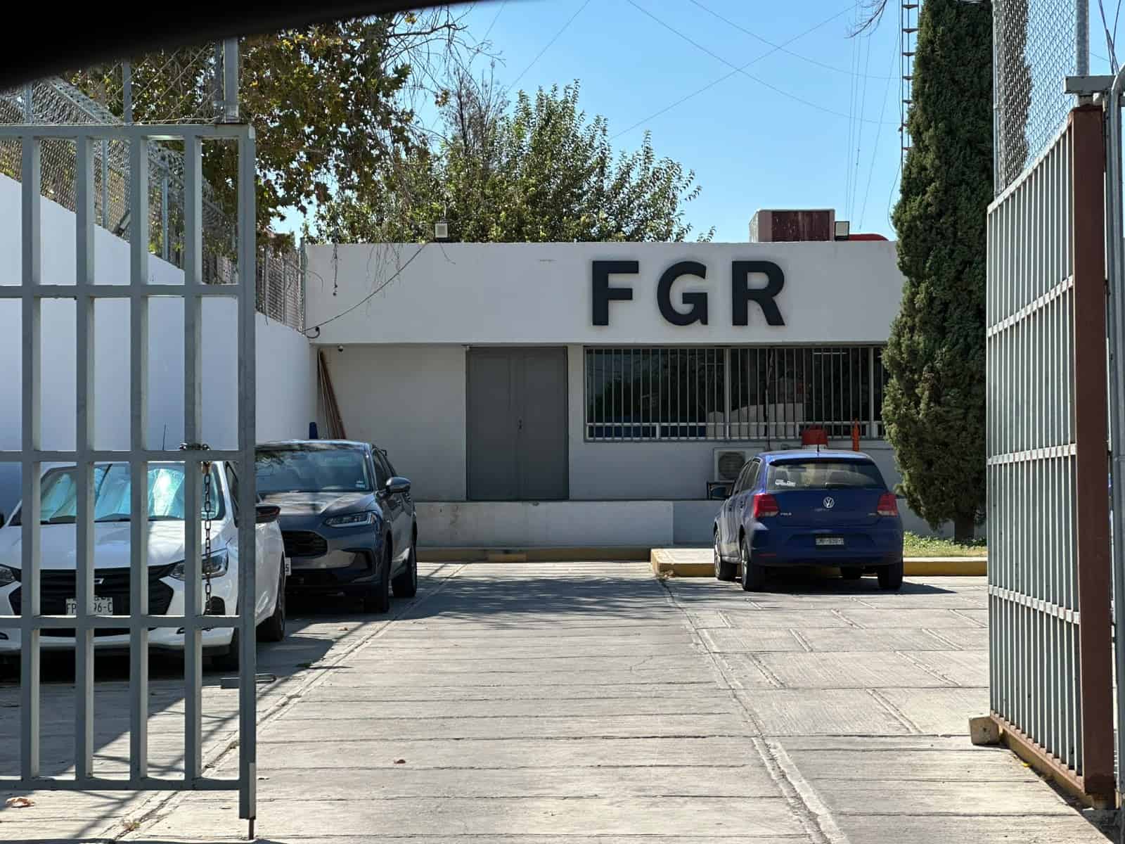 Elementos de la Guardia Nacional detuvieron a un conductor estadounidense en el Puente Internacional Uno, donde localizaron dos armas de fuego y 101 cartuchos.