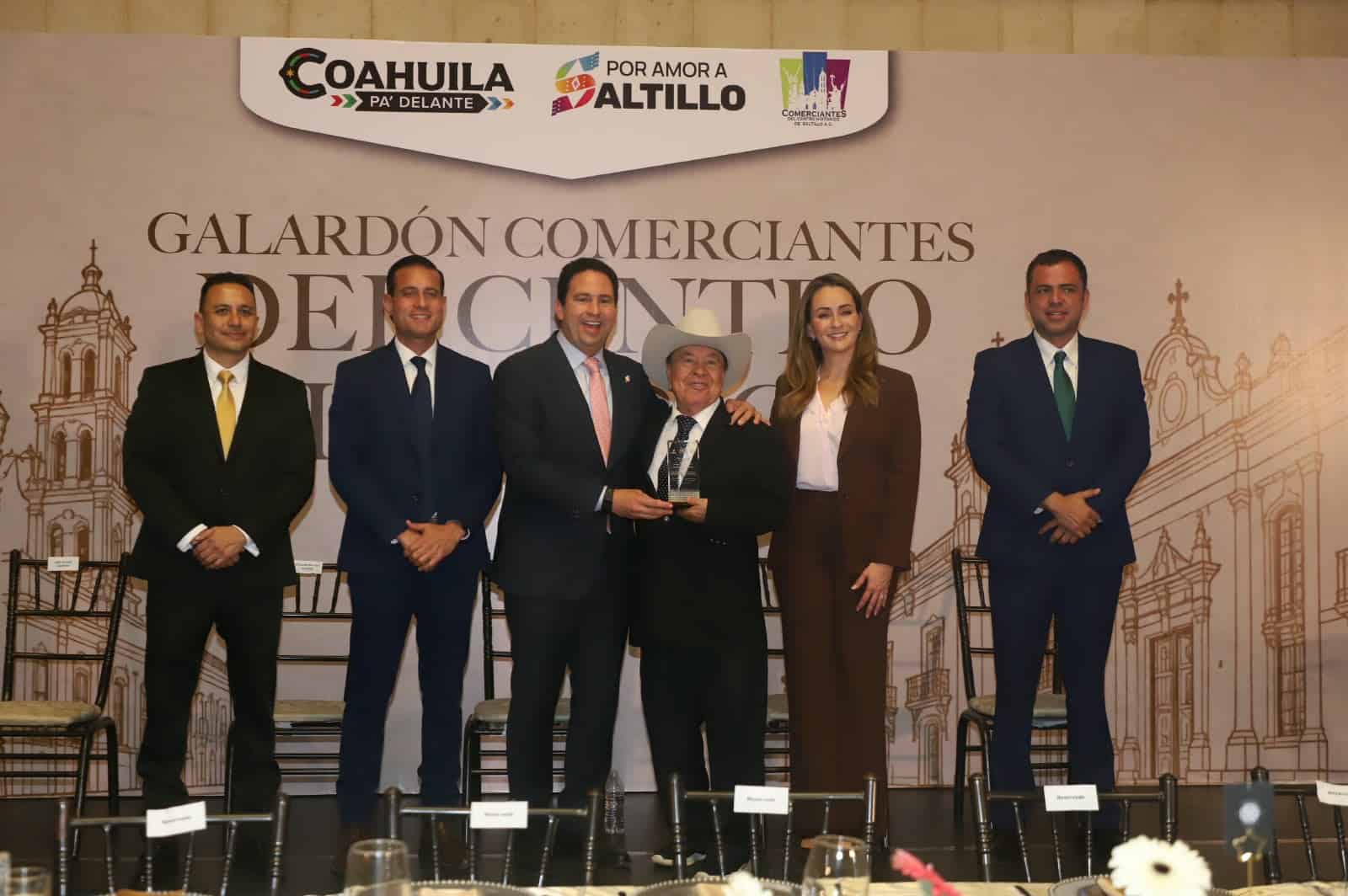 Homenaje a comerciantes por trayectoria y legado