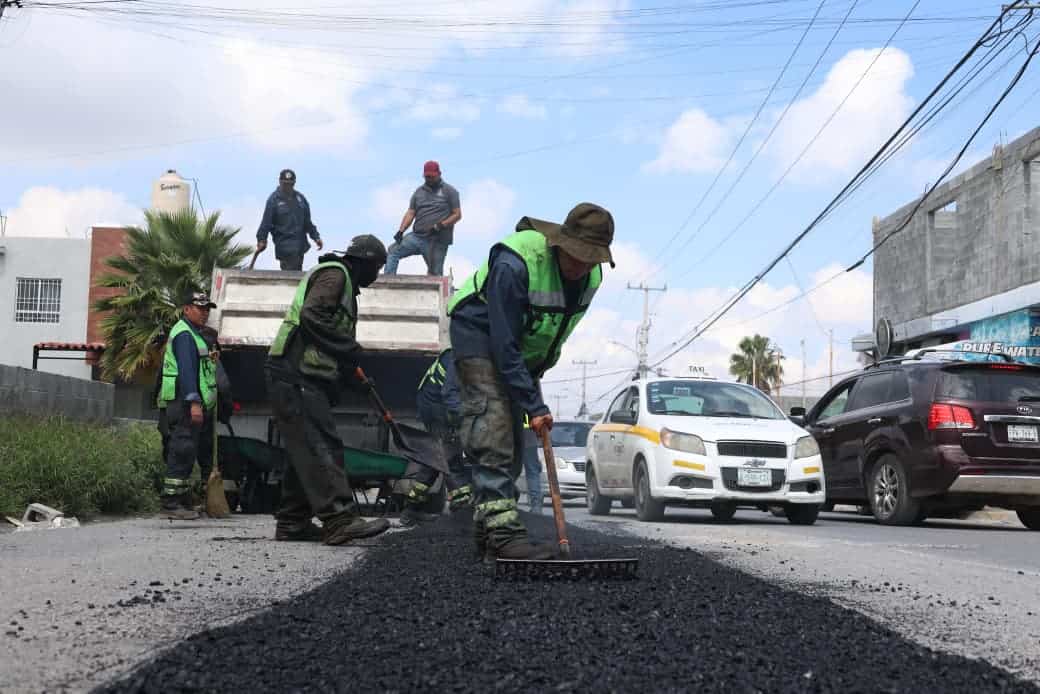 Avanza bacheo y m&aacute;s pavimento en Saltillo