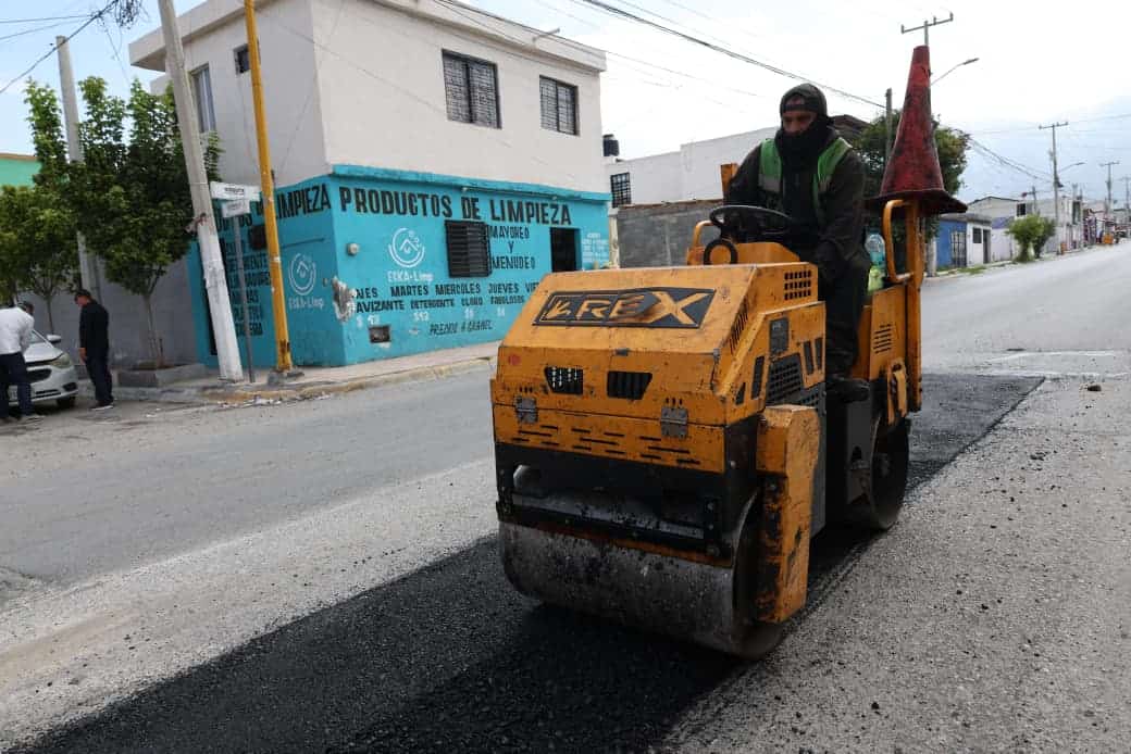 Avanza bacheo y m&aacute;s pavimento en Saltillo