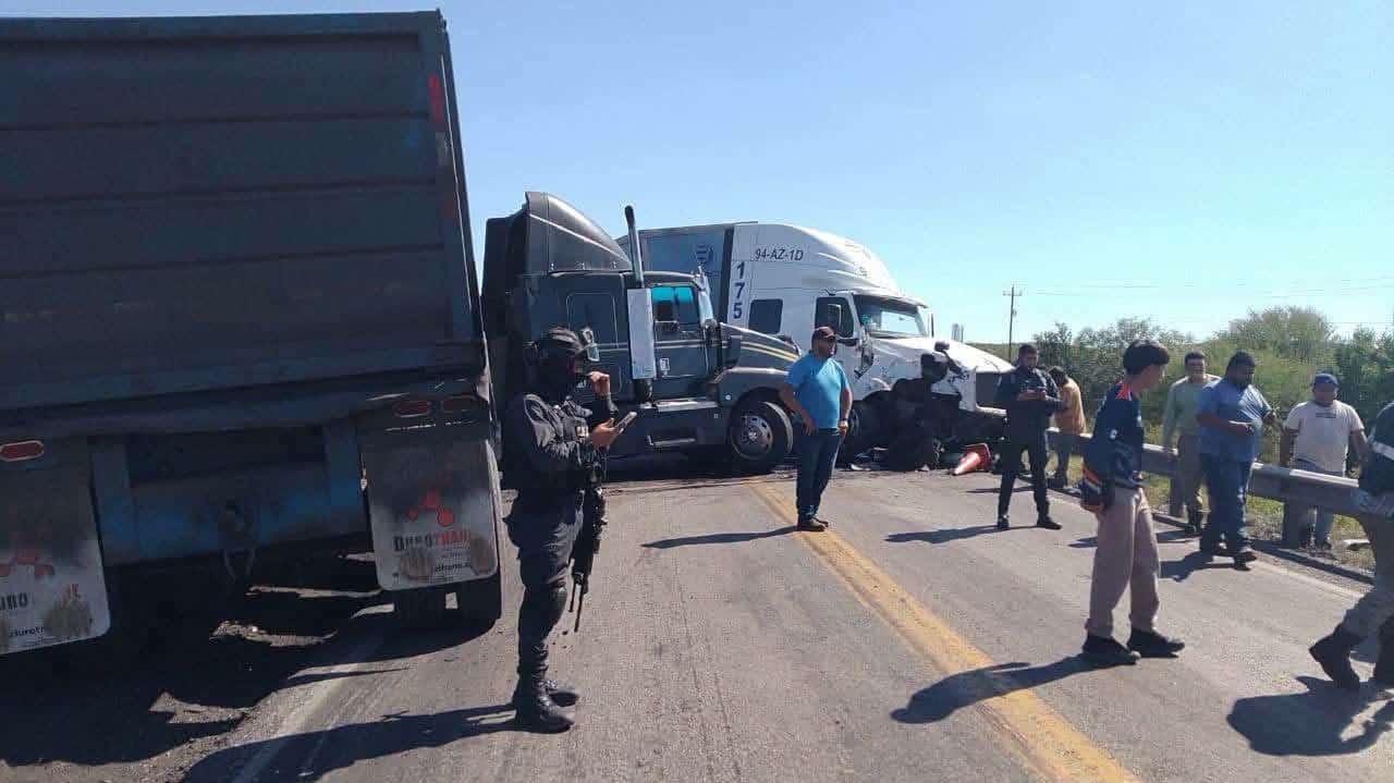 Accidente de tr&aacute;ileres en la carretera 57: Nueva Rosita