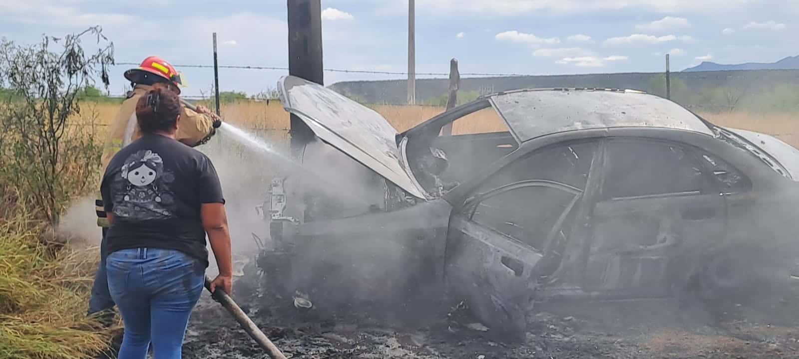 Incendio consume auto en M&uacute;zquiz