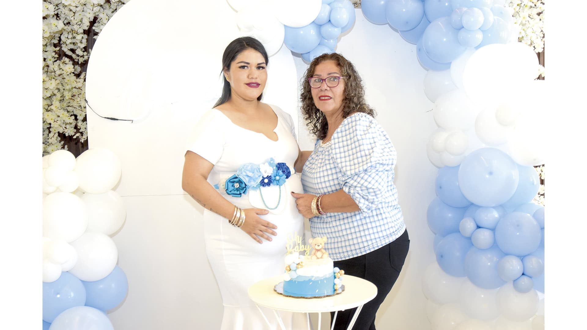 Katya Jim&eacute;nez celebra baby shower para su segundo hijo en Monclova