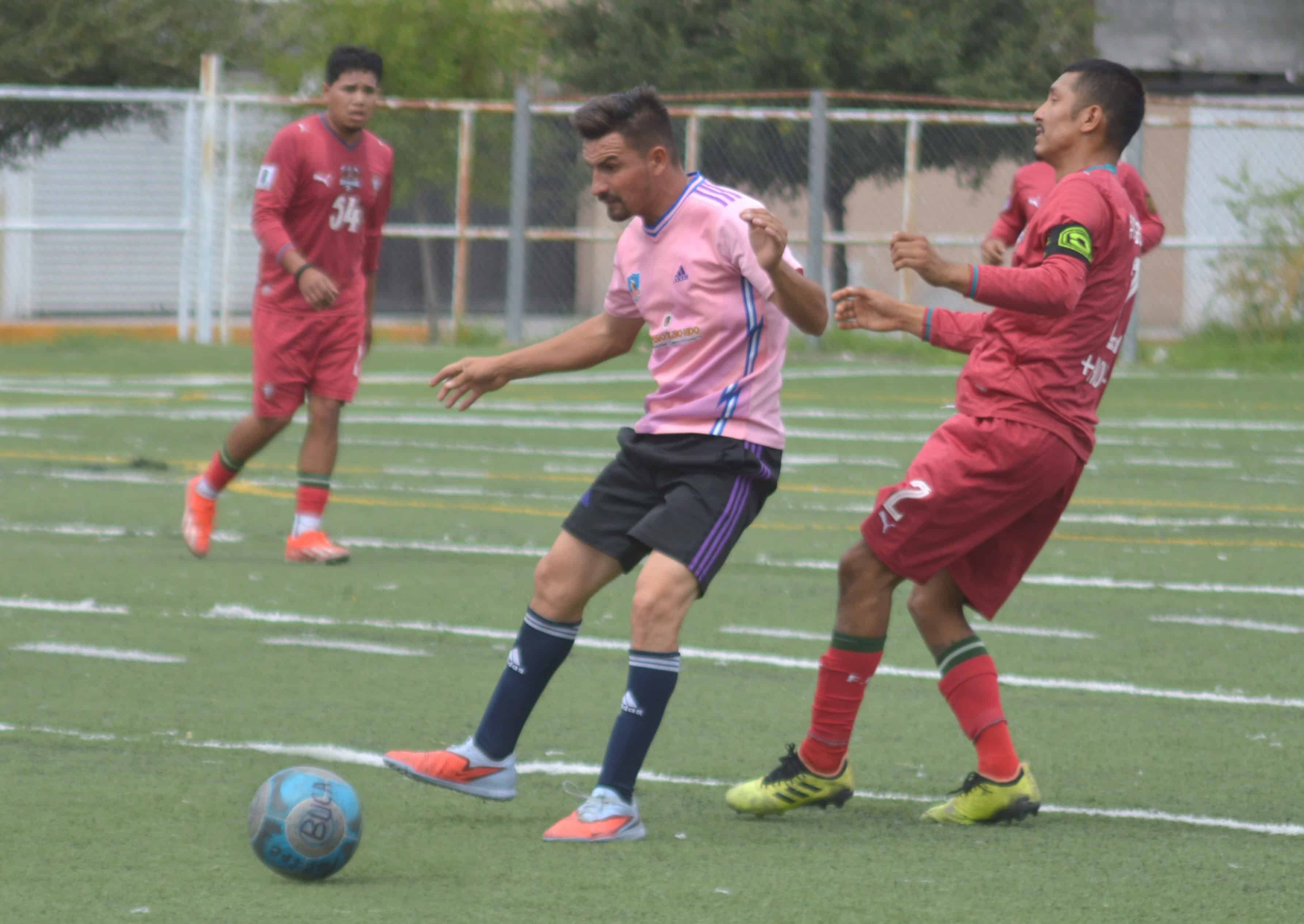 Real Colo Colo se impone a Bucaneros: Saucedo marca cuatro goles