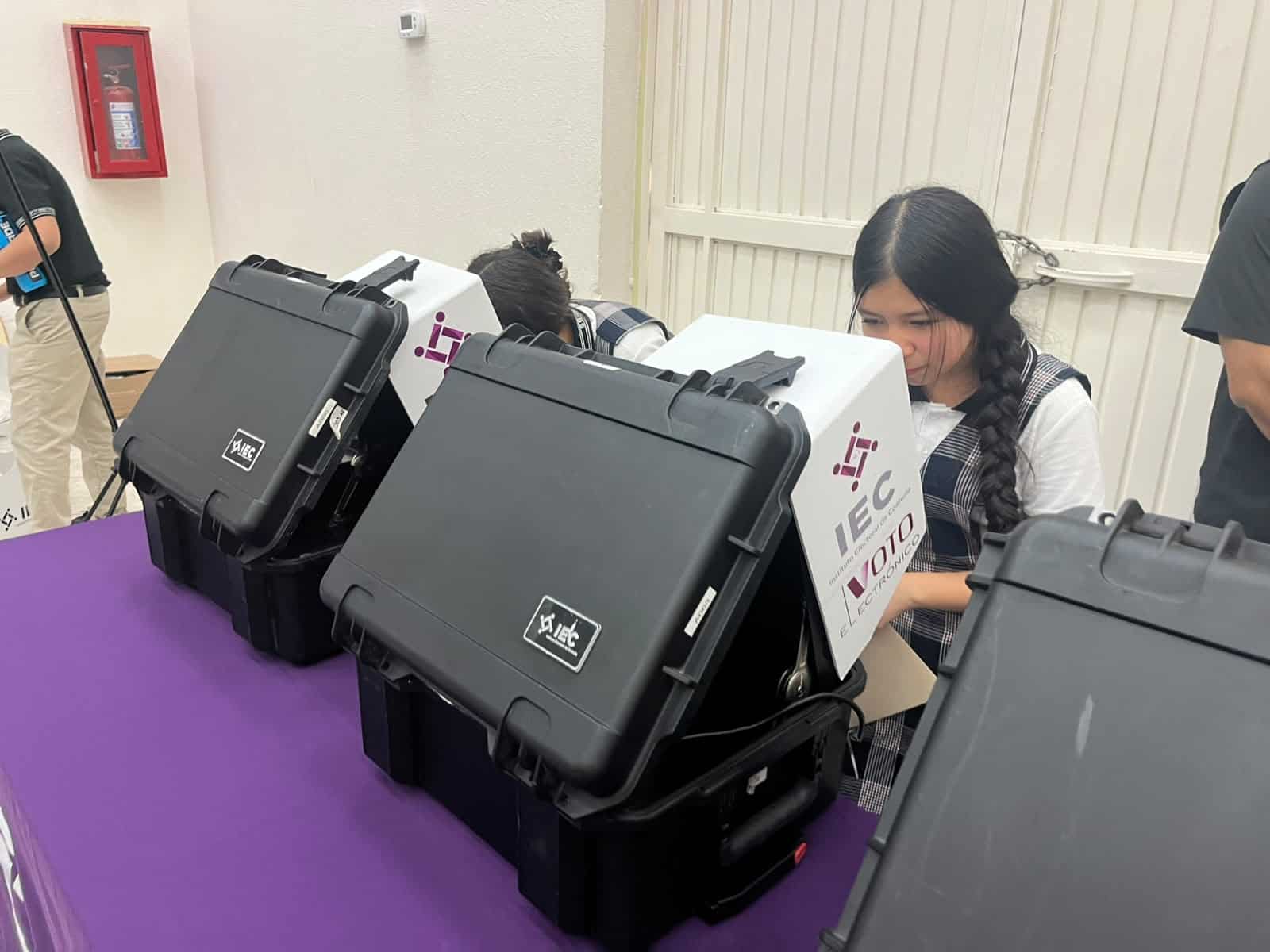 Promueve IEC el voto con urnas electr&oacute;nicas