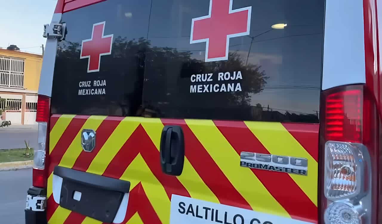 Transporte de personal atropella a estudiante en Saltillo