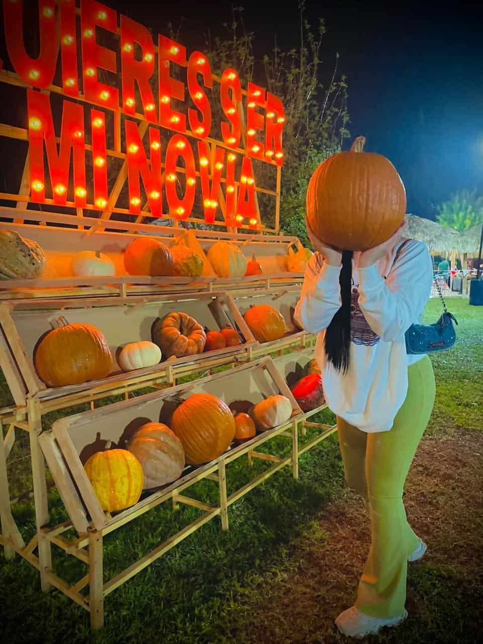 Casa Roni celebra la Cosecha de Calabazas en San Buenaventura