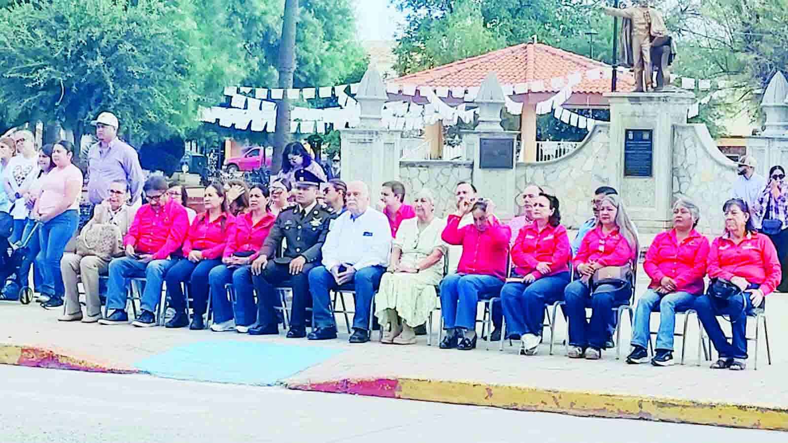 Parada cívica en Múzquiz: Laura Jiménez promueve la diversidad cultural