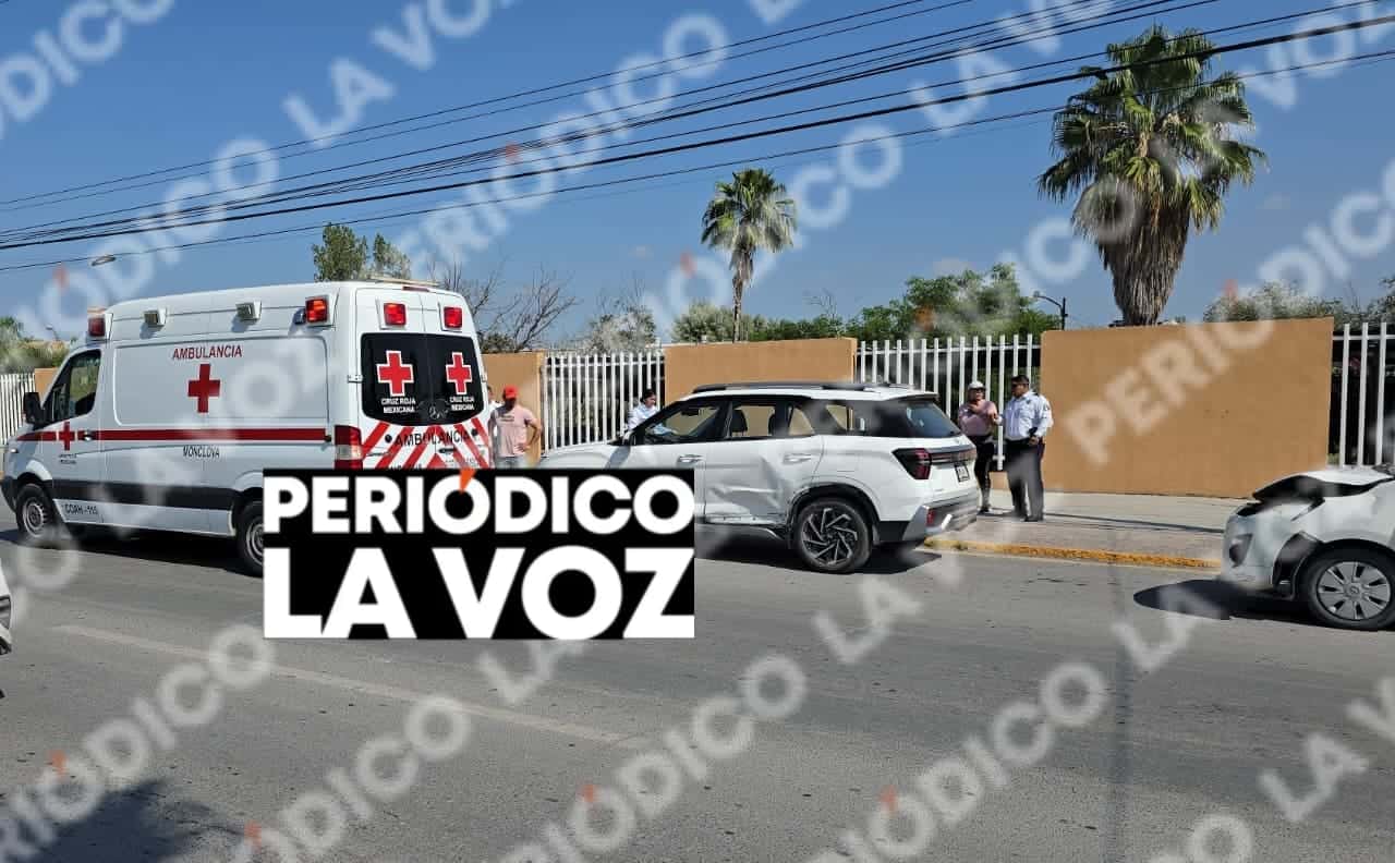 Estrena camioneta en choque en el cruce del bulevar Benito Ju&aacute;rez