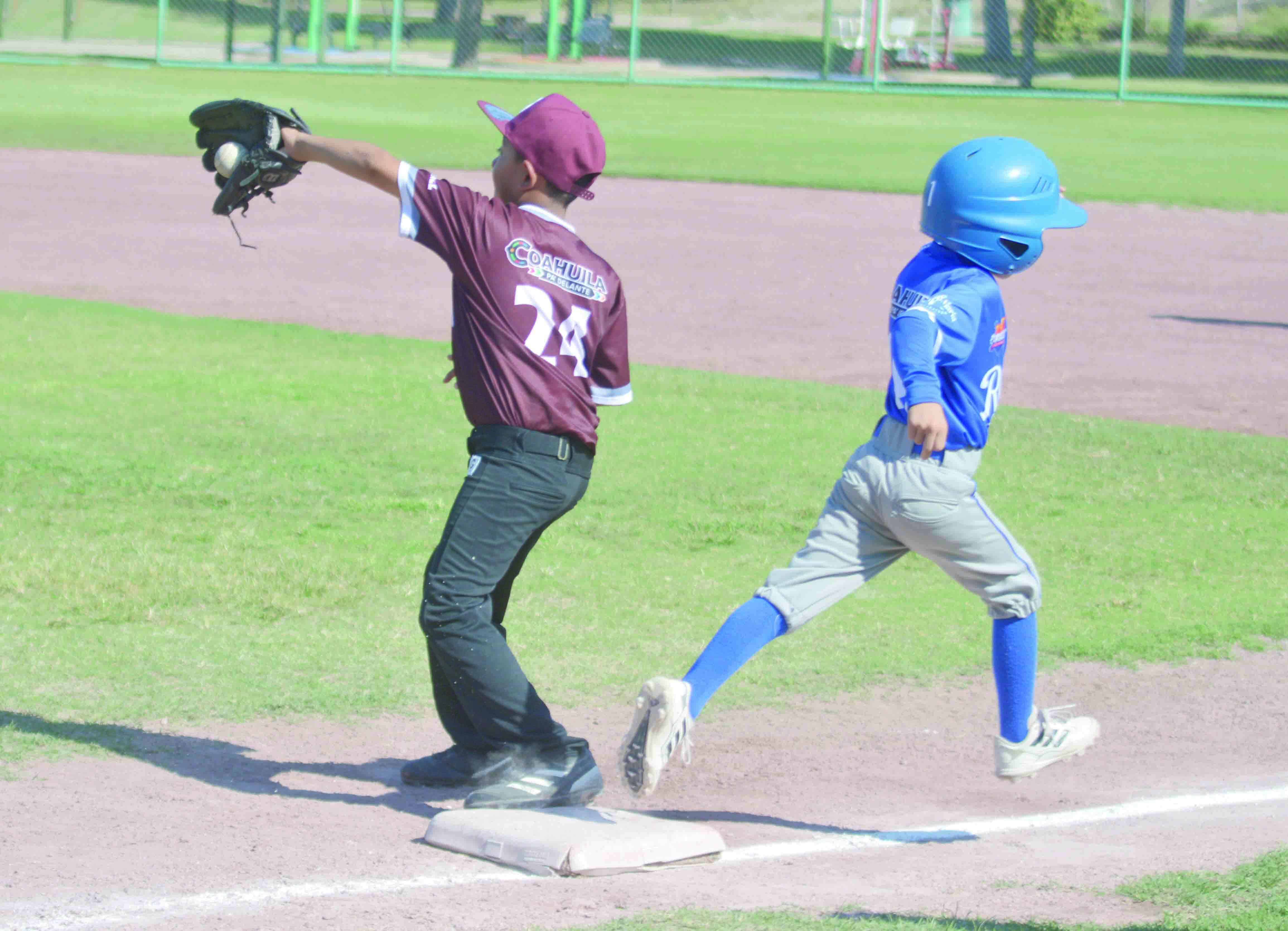Algodoneros arrasa a Royals en partido de b&eacute;isbol infantil: 18-8