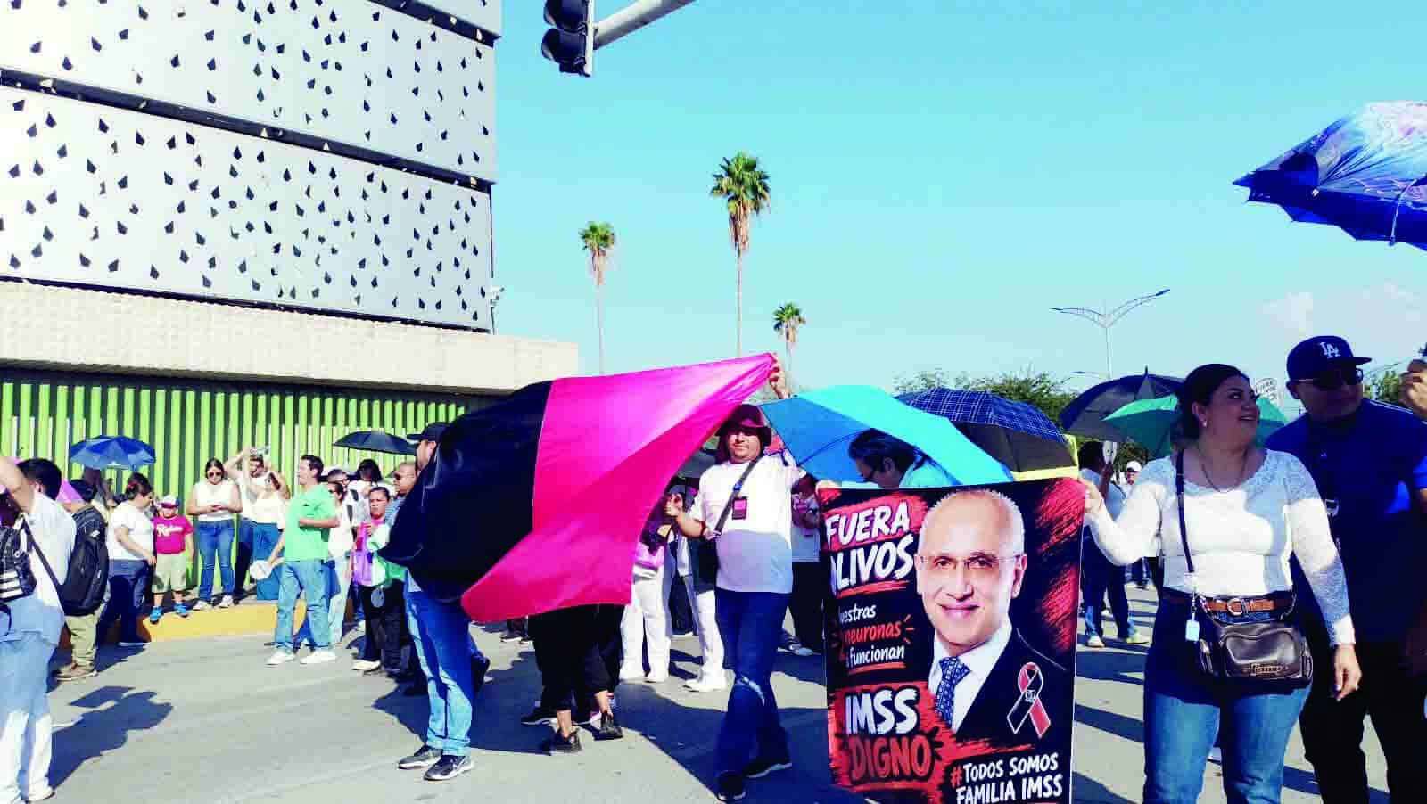 Trabajadores del IMSS protestan en Monclova por aumento salarial