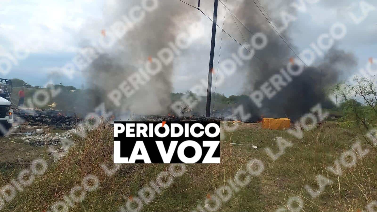 Incendio levanta humo negro al norte de Monclova