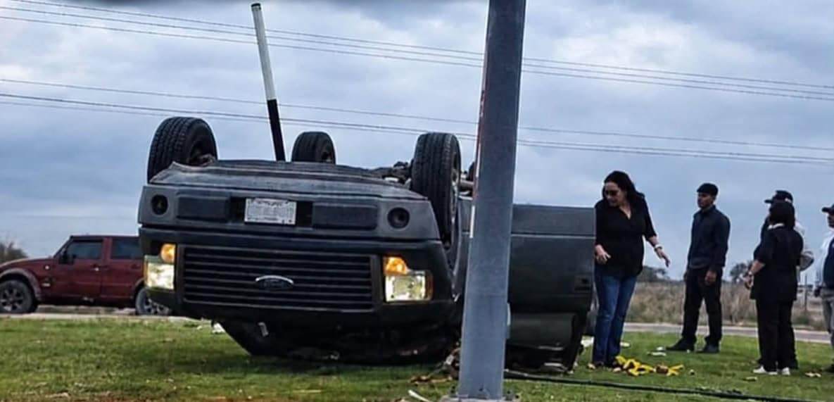 Vuelca camioneta en carretera Allende-Morelos; reportan da&ntilde;os materiales