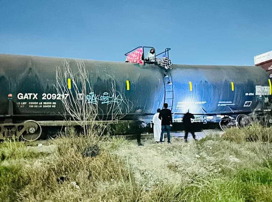 Dos migrantes salvadore&ntilde;os sufren lesiones al viajar en tren y requieren operaci&oacute;n