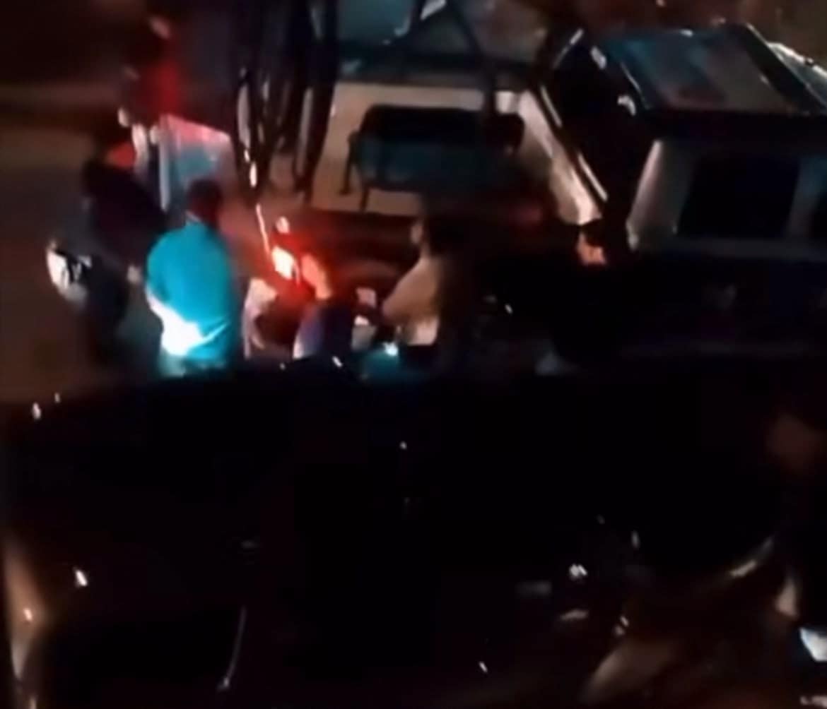 Ri&ntilde;a en La Misi&oacute;n termina con varias personas detenidas en Acu&ntilde;a