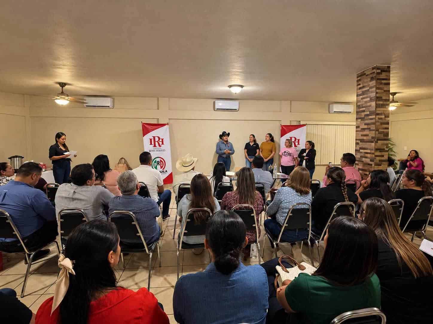 Capacitan a mujeres para fortalecer su participaci&oacute;n pol&iacute;tica en Cinco Manantiales