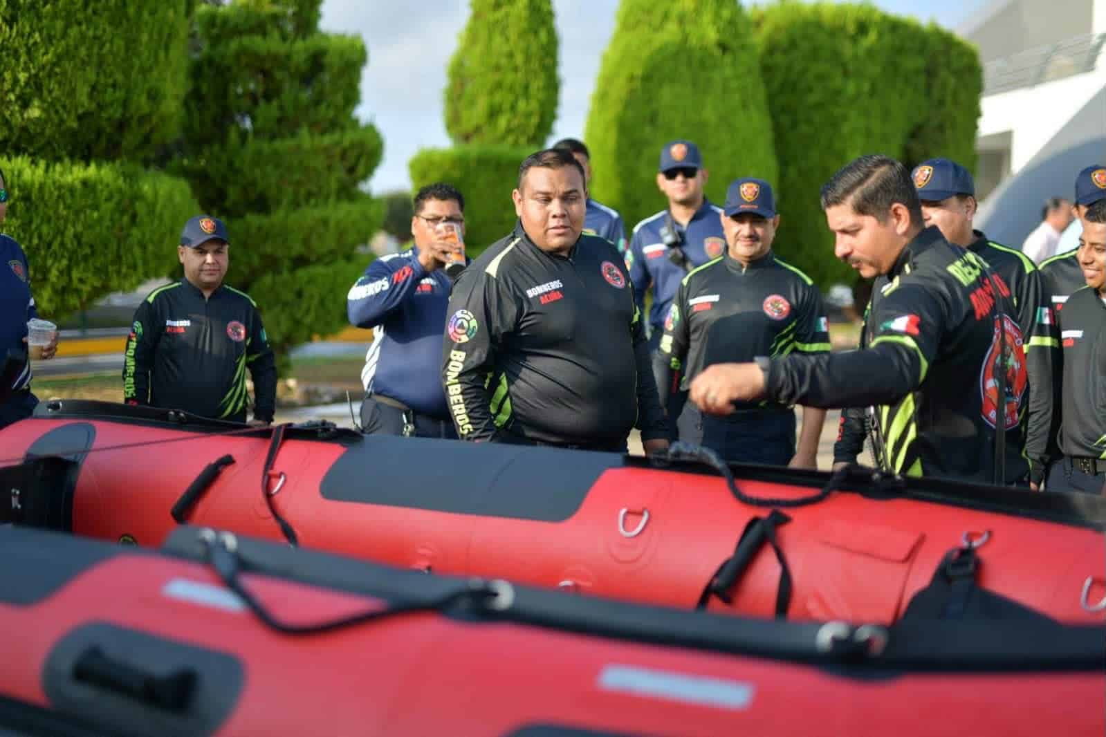 Estrenan lancha para reforzar rescates acu&aacute;ticos
