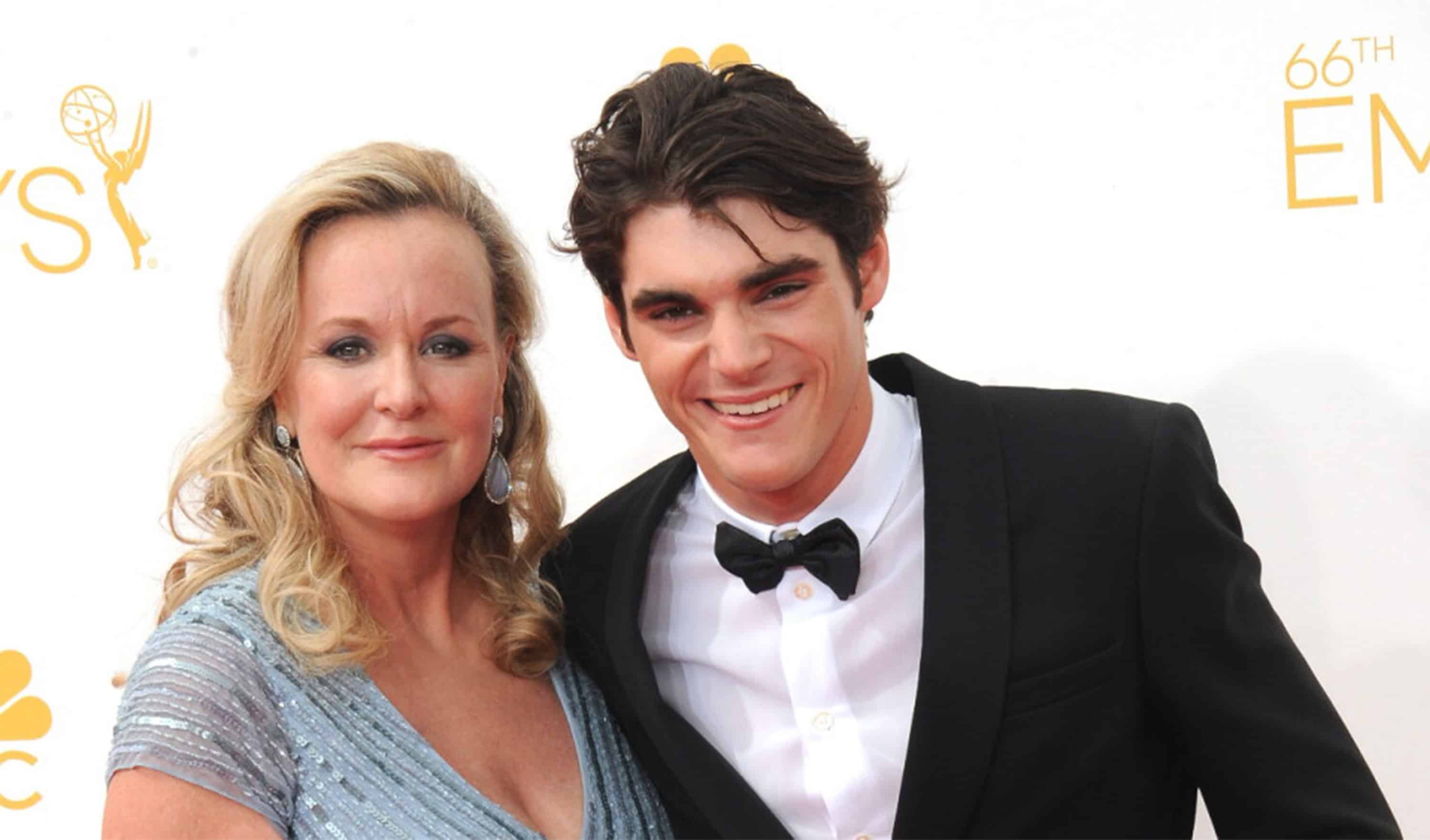 Madre de RJ Mitte rompe el silencio: "Ninguna madre deber&iacute;a encontrar a su hijo as&iacute;"