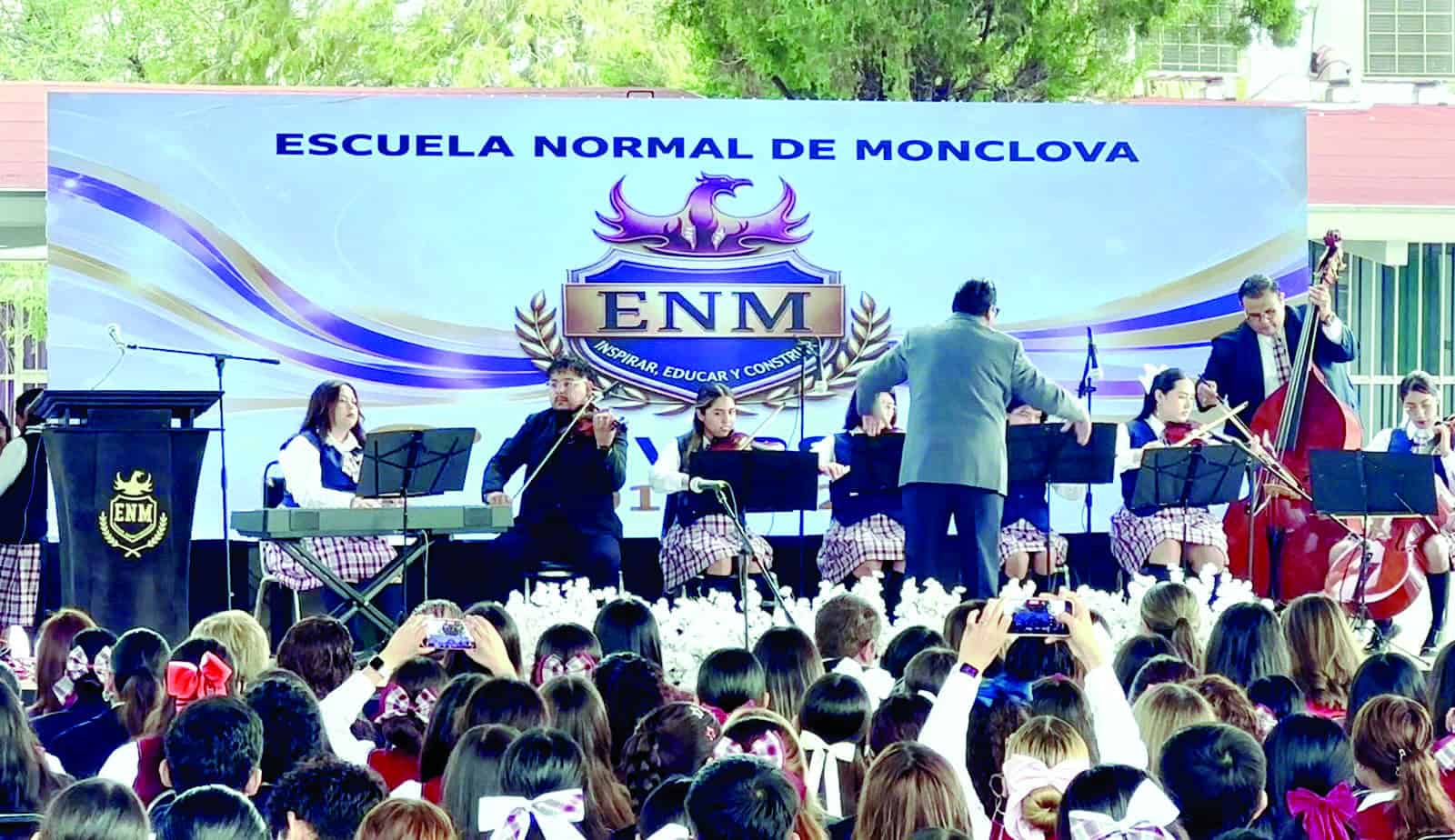 Hugo Lozano celebra el octavo aniversario de la Escuela Normal de Monclova