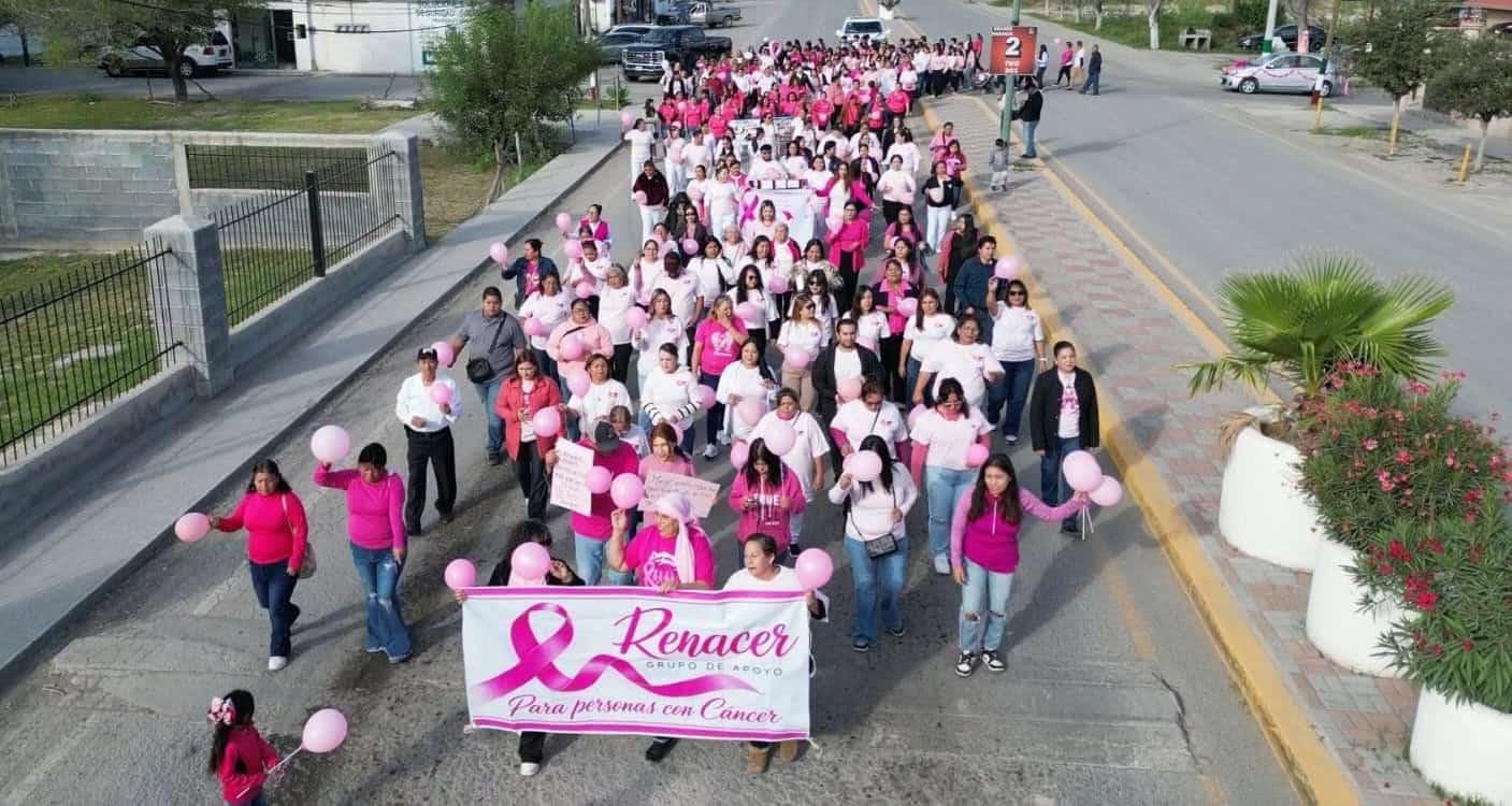 Caminan en Nava para promover la detecci&oacute;n oportuna del c&aacute;ncer de mama