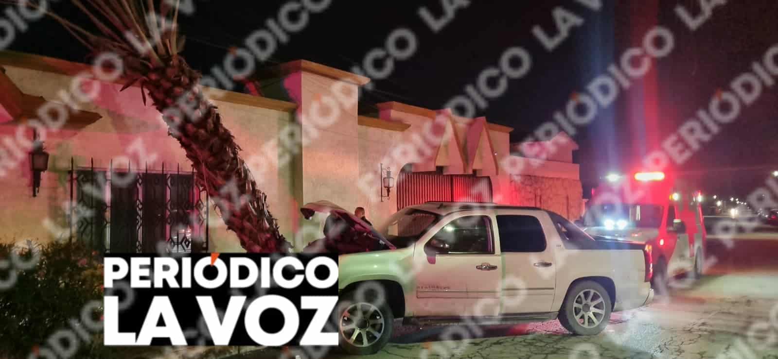 Conductor se queda dormido y choca contra una palmera Conductor se queda dormido y choca contra una palmera
